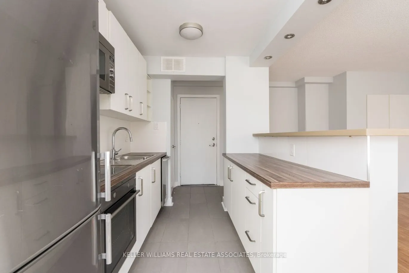 99 Tyndall Avenue, #209
