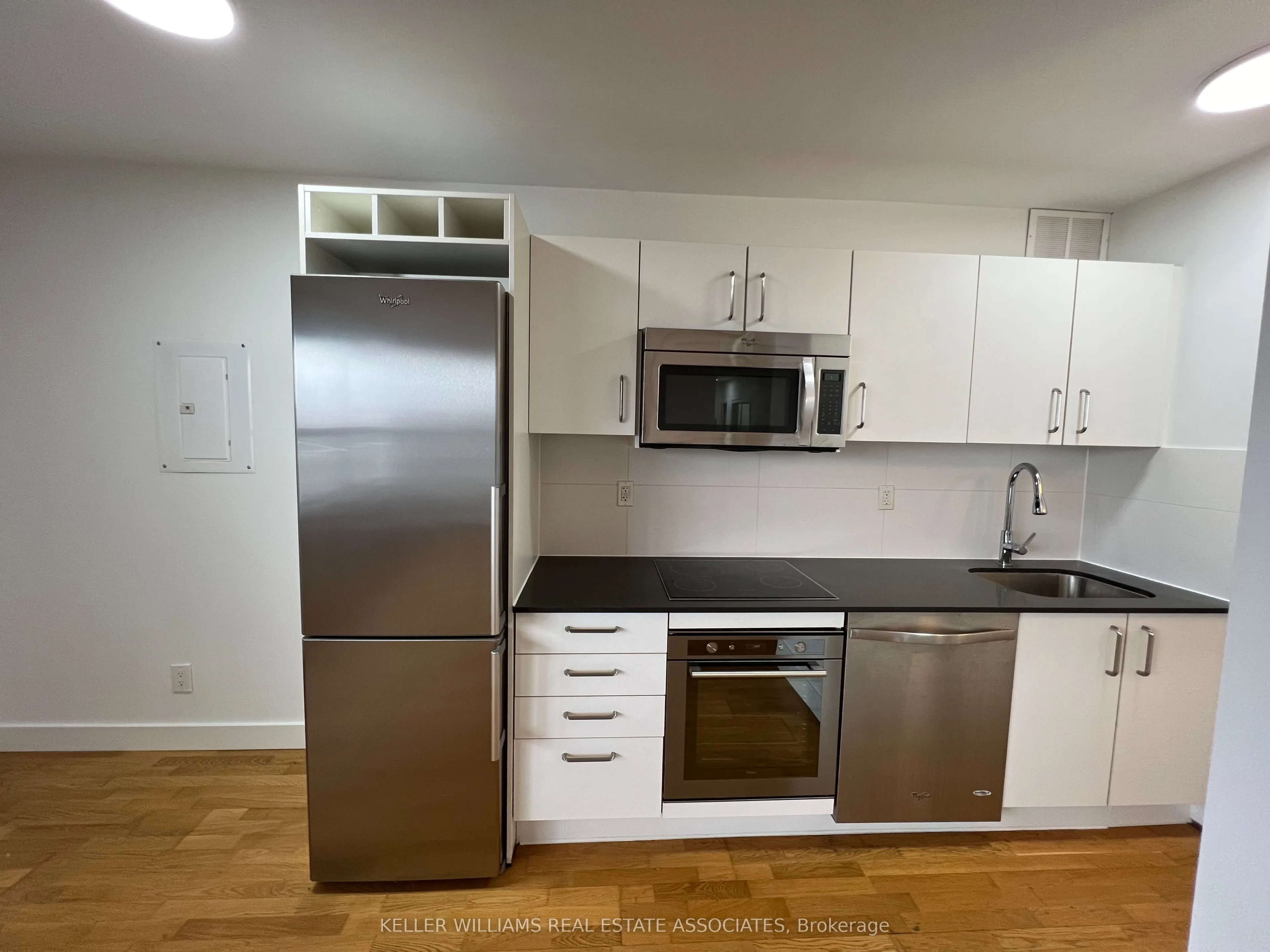 99 Tyndall Avenue, #607