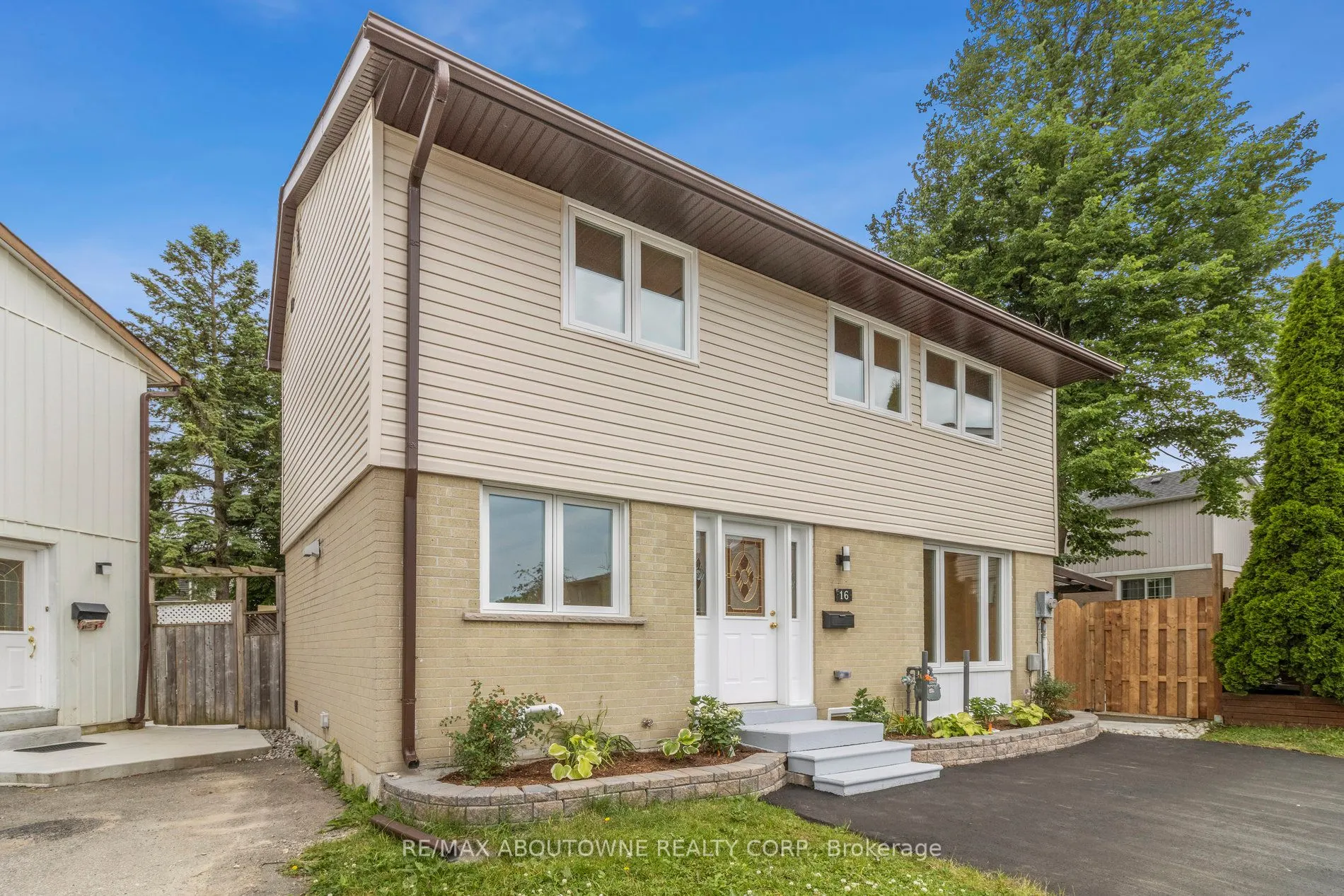 16 Jasmine Square