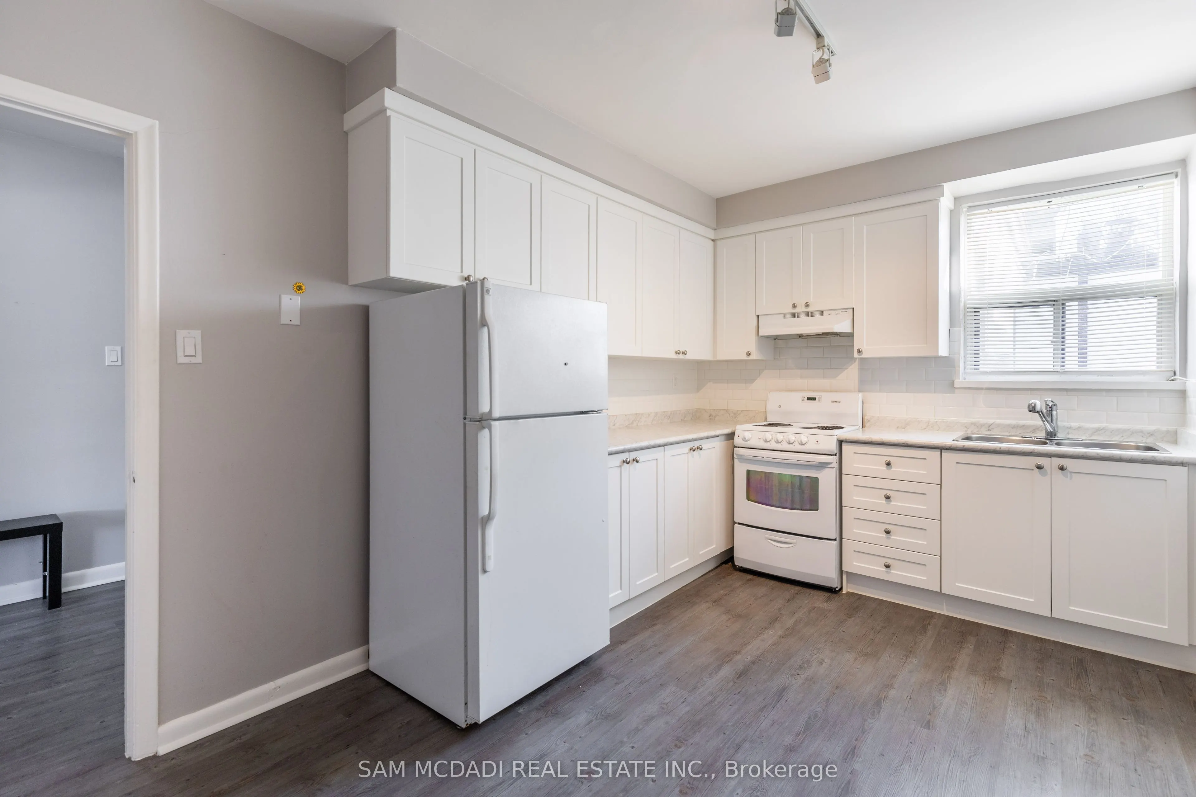 1710 Lakeshore Road W