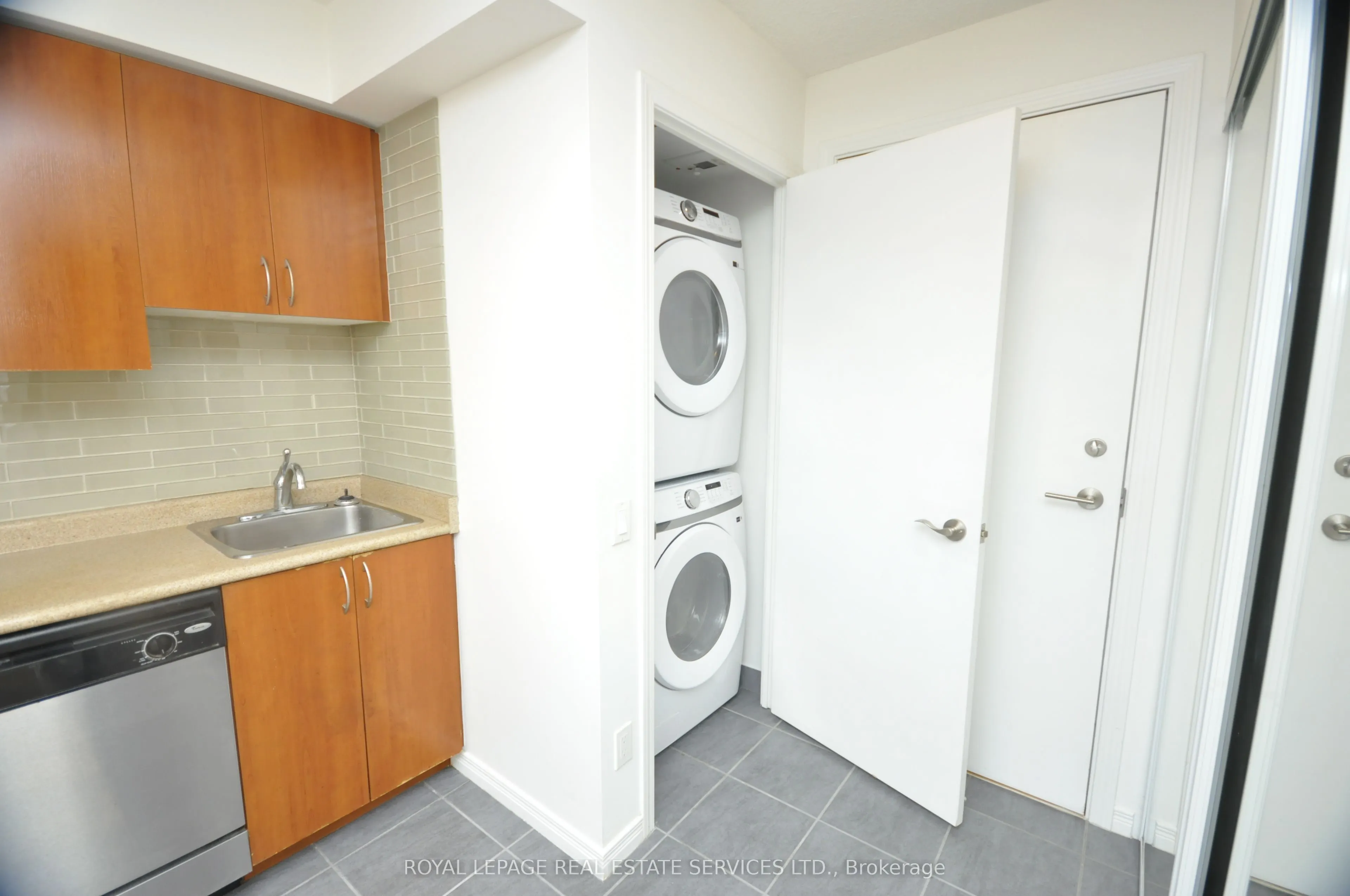 60 Heintzman Street, #1217