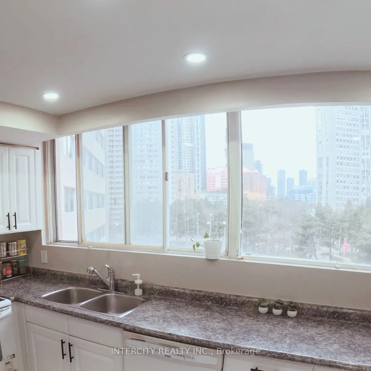3695 Kaneff Crescent, #509