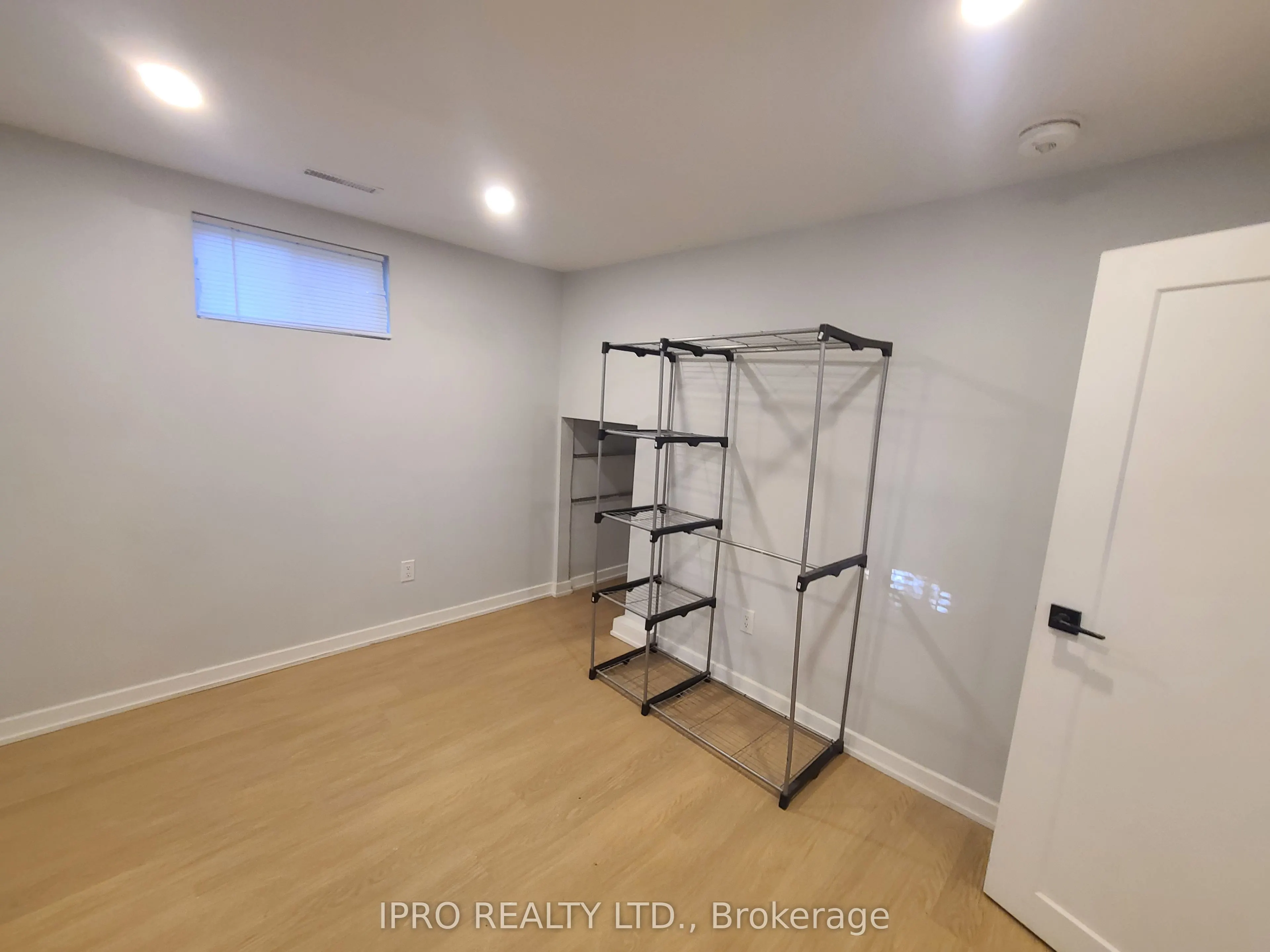289 Elmwood Crescent