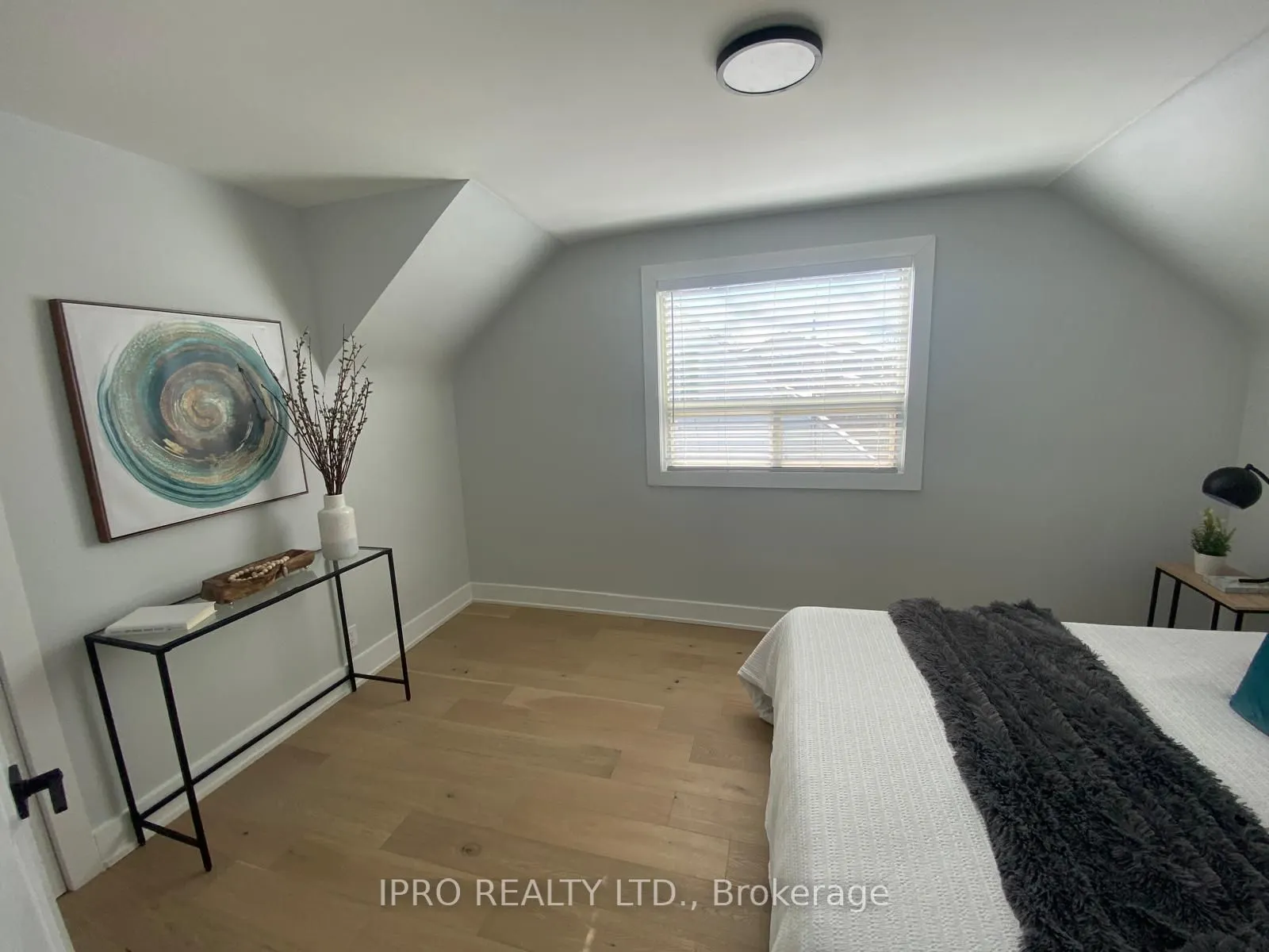 289 Elmwood Crescent