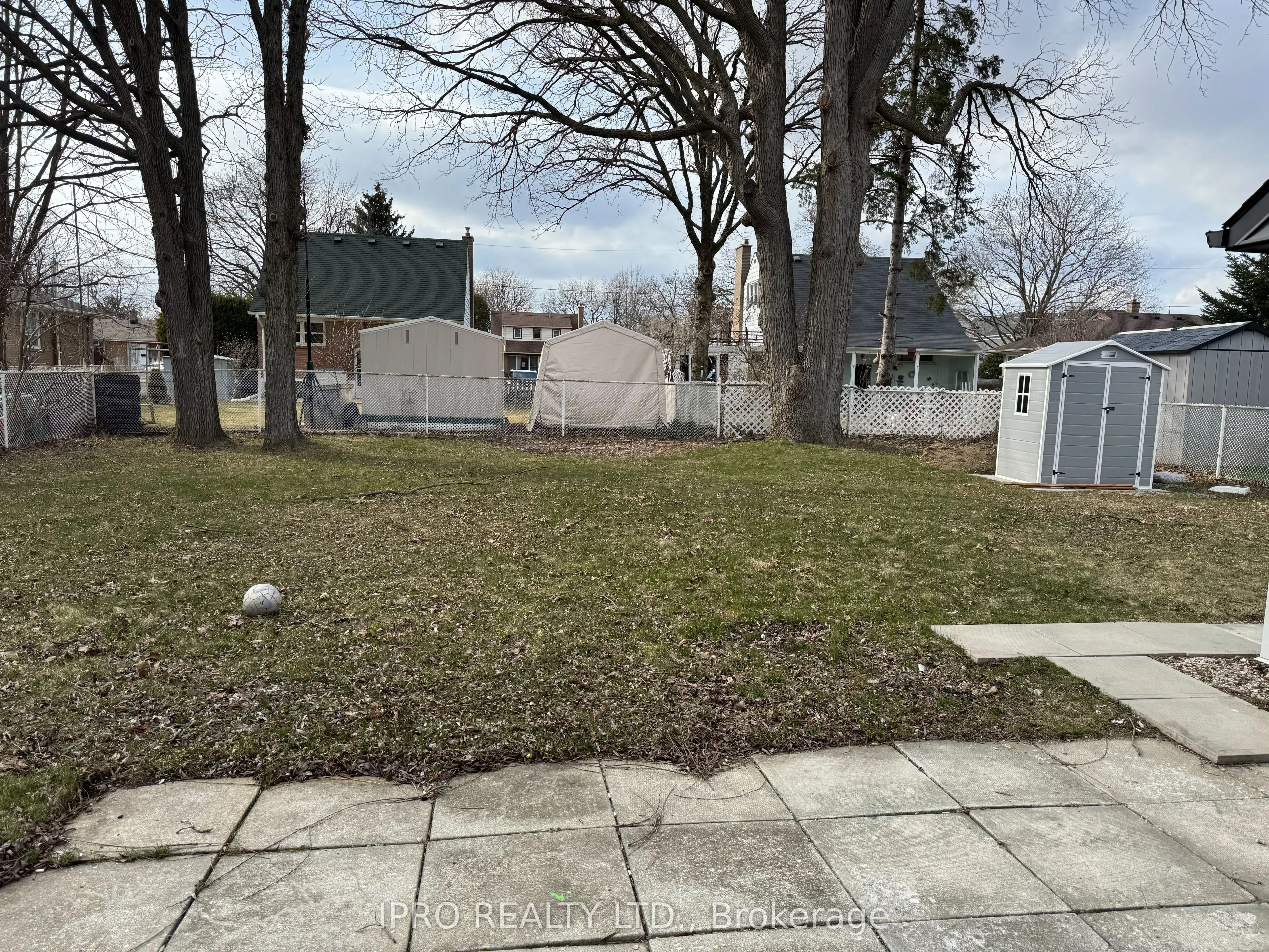 289 Elmwood Crescent