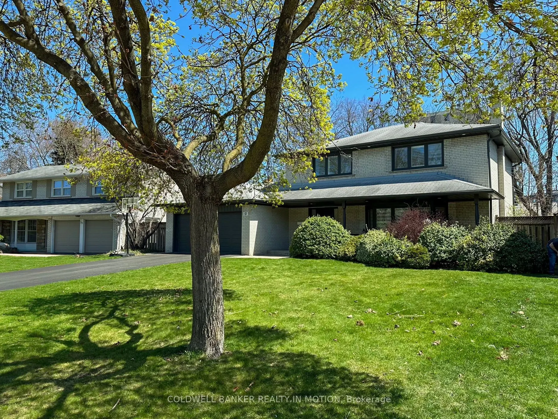 37 CHERRY POST Crescent