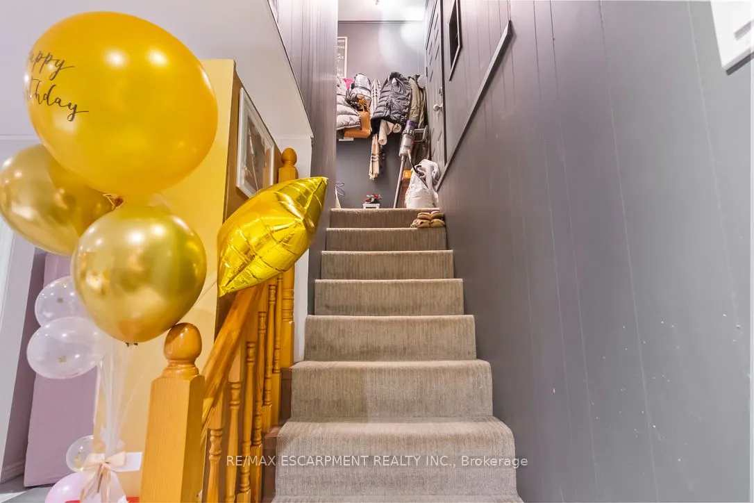 561 Wingrove Crescent