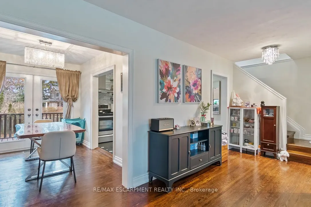 561 Wingrove Crescent