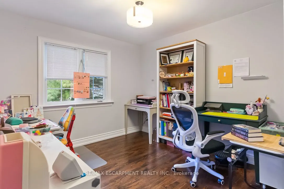 561 Wingrove Crescent