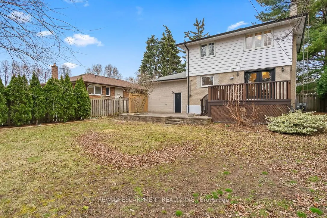 561 Wingrove Crescent