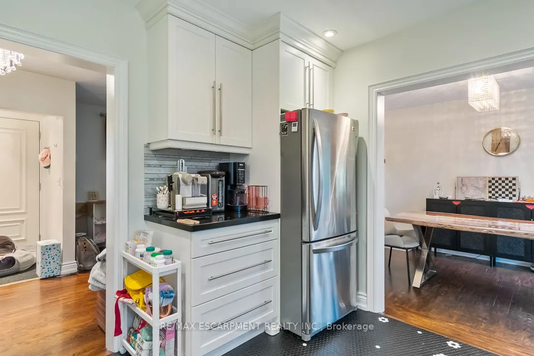 561 Wingrove Crescent