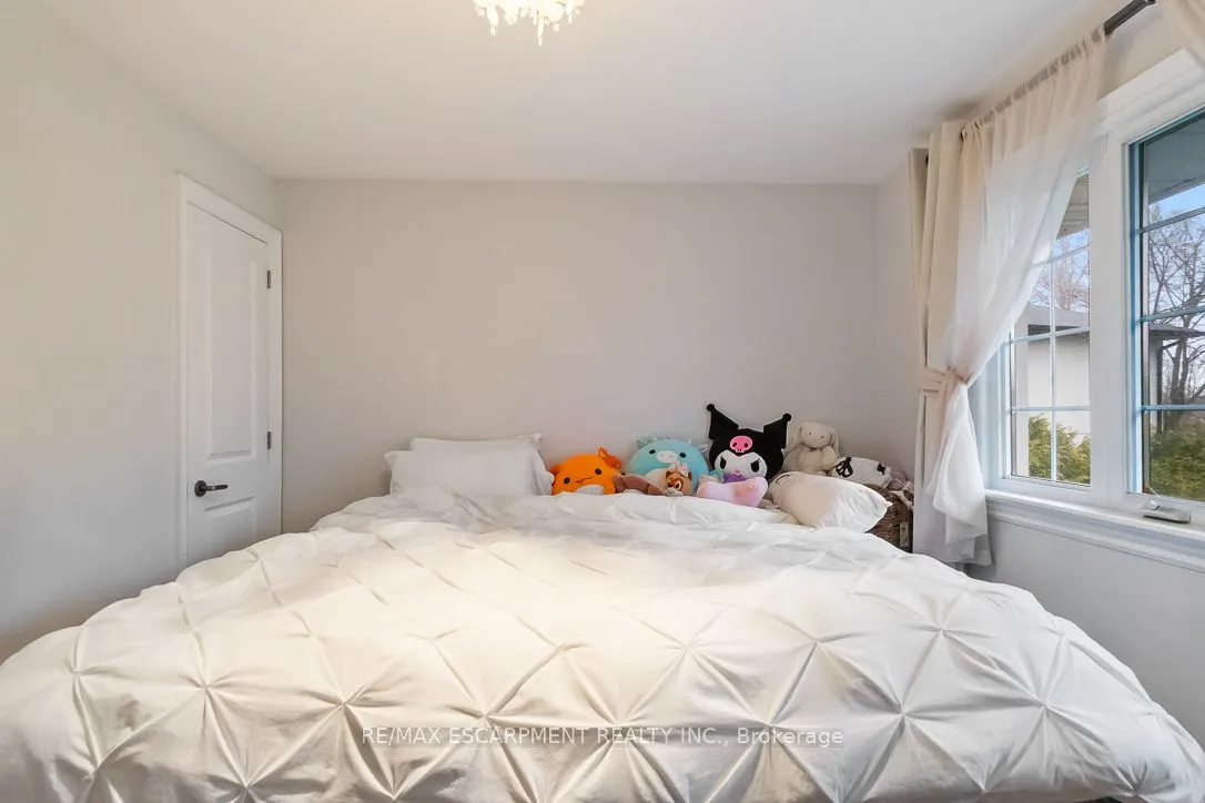 561 Wingrove Crescent