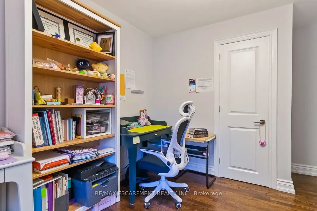 561 Wingrove Crescent