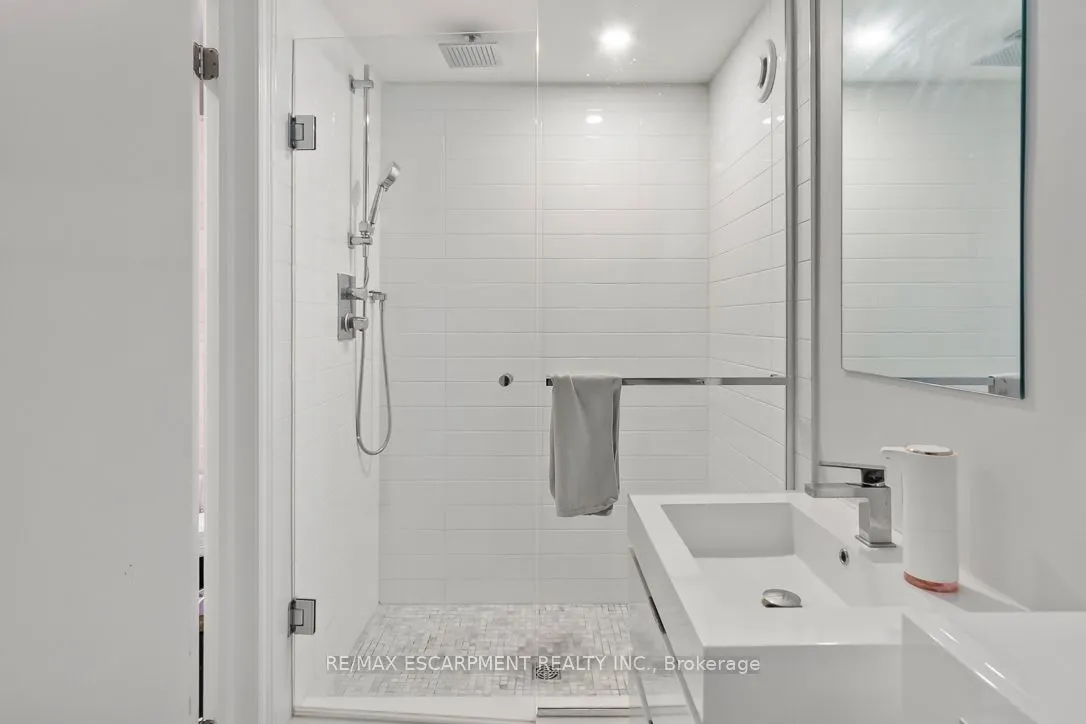 561 Wingrove Crescent