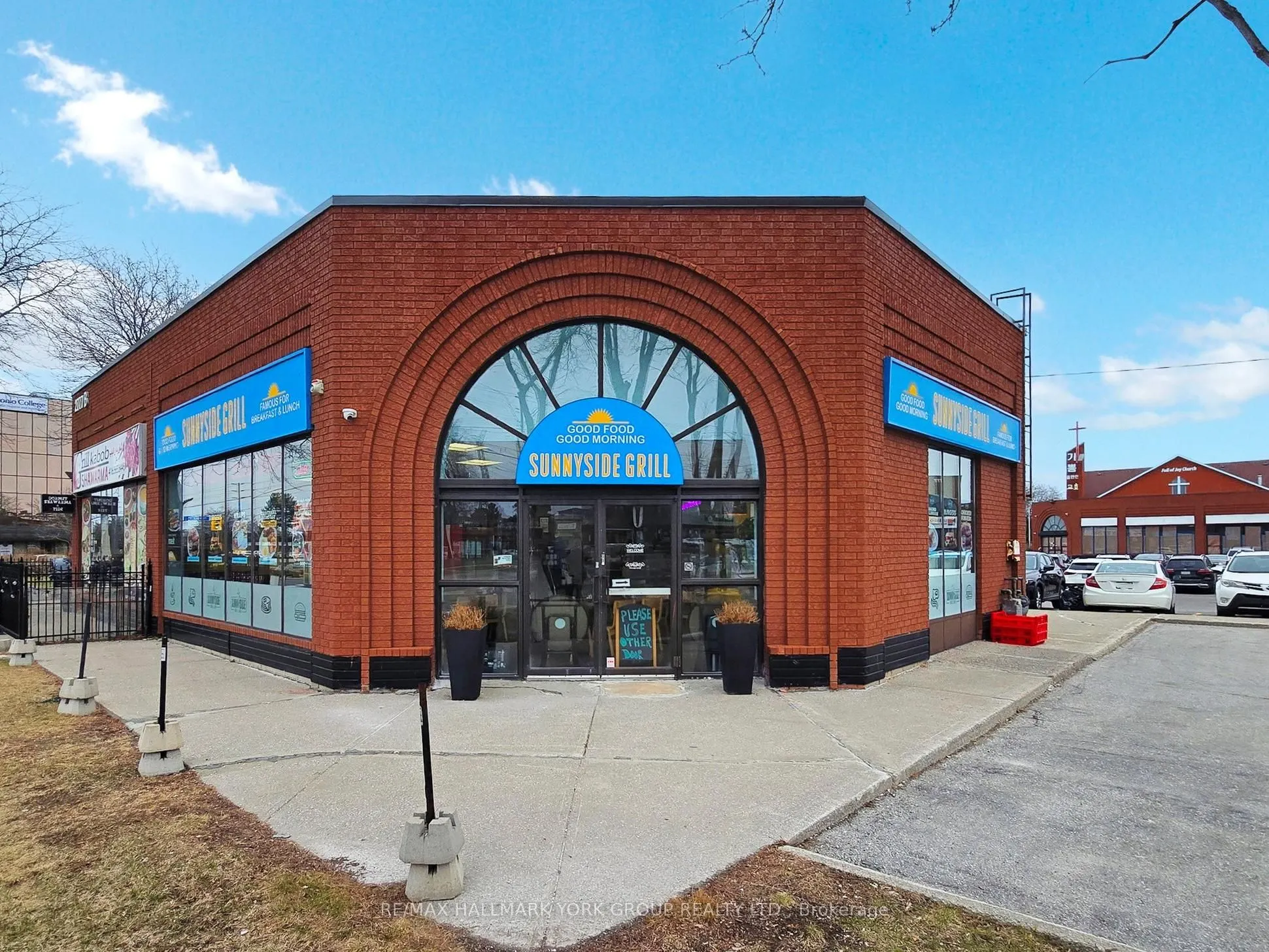 2777 Steeles Avenue W