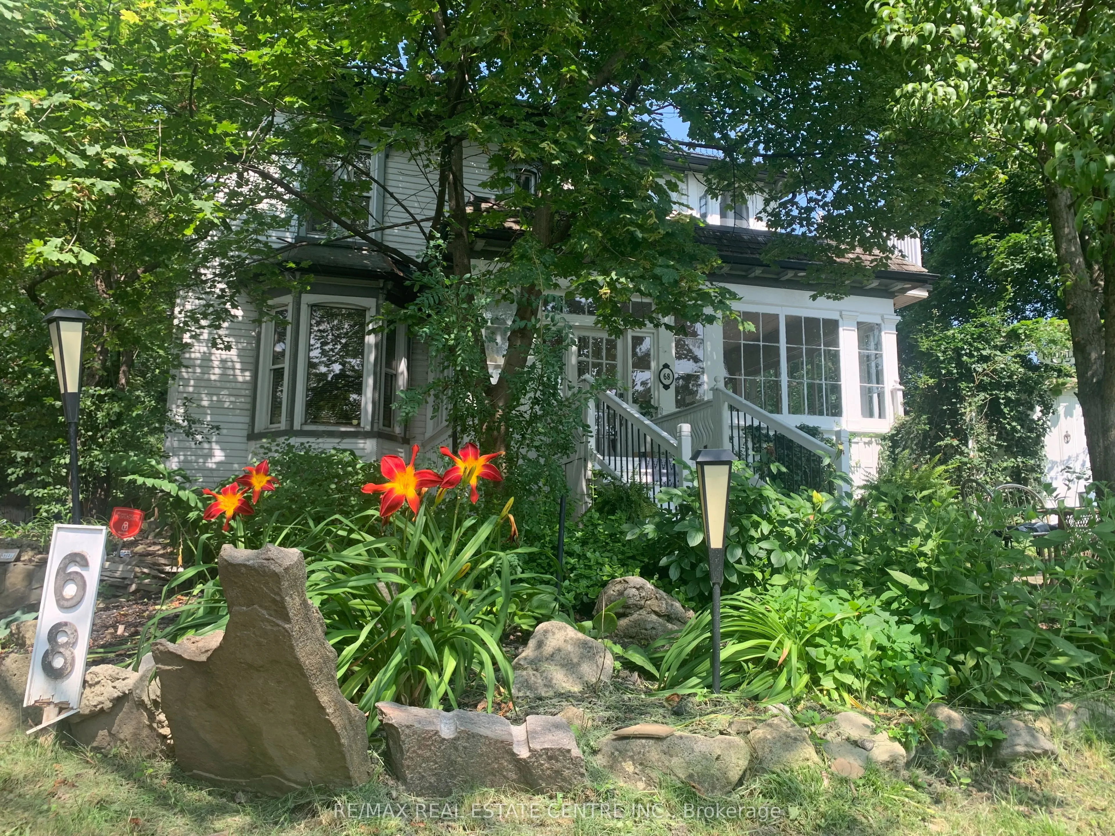 68 Scott Street, #D