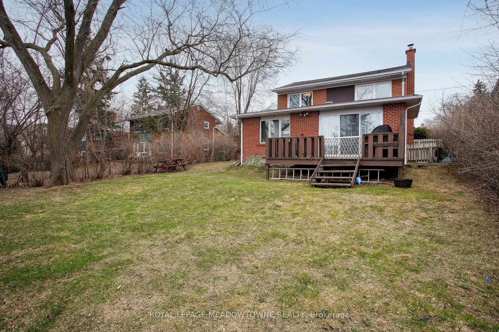 123 Vista Drive W