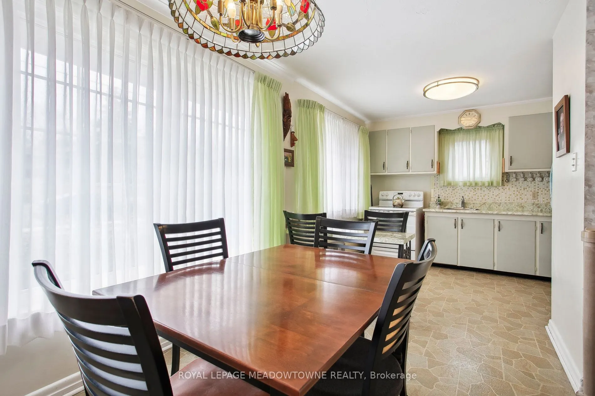 123 Vista Drive W
