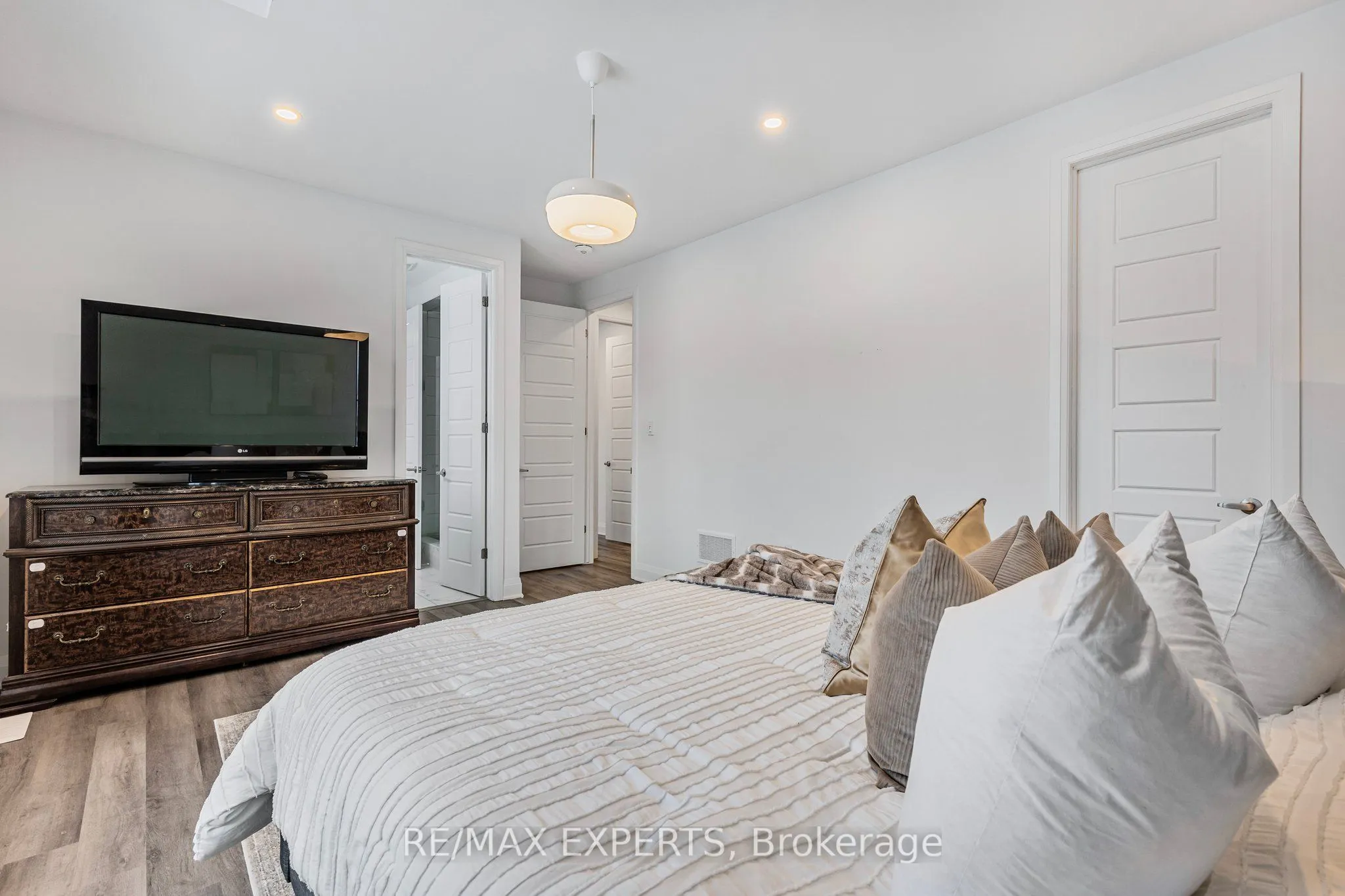 1411 Lobelia Crescent