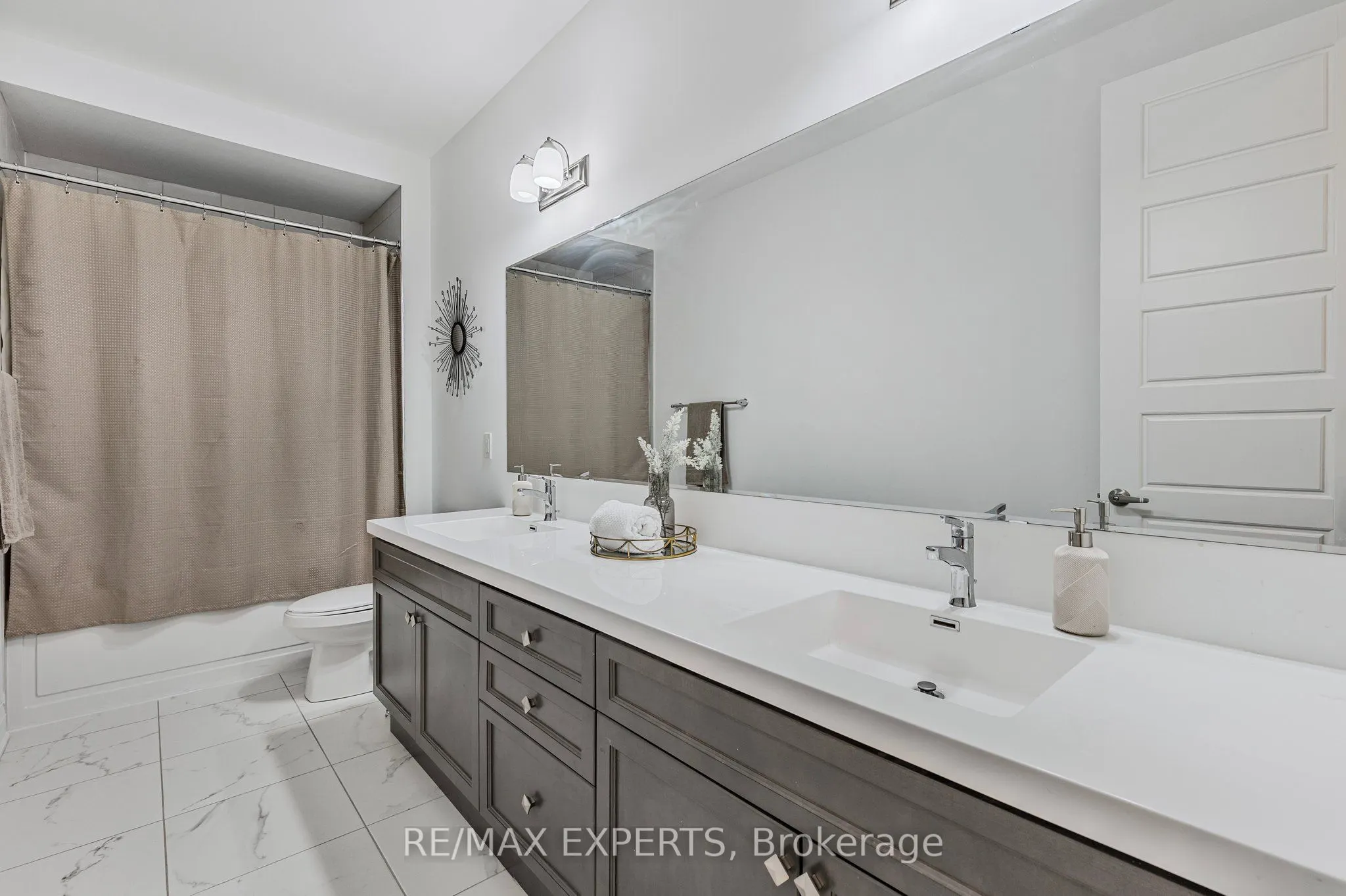 1411 Lobelia Crescent