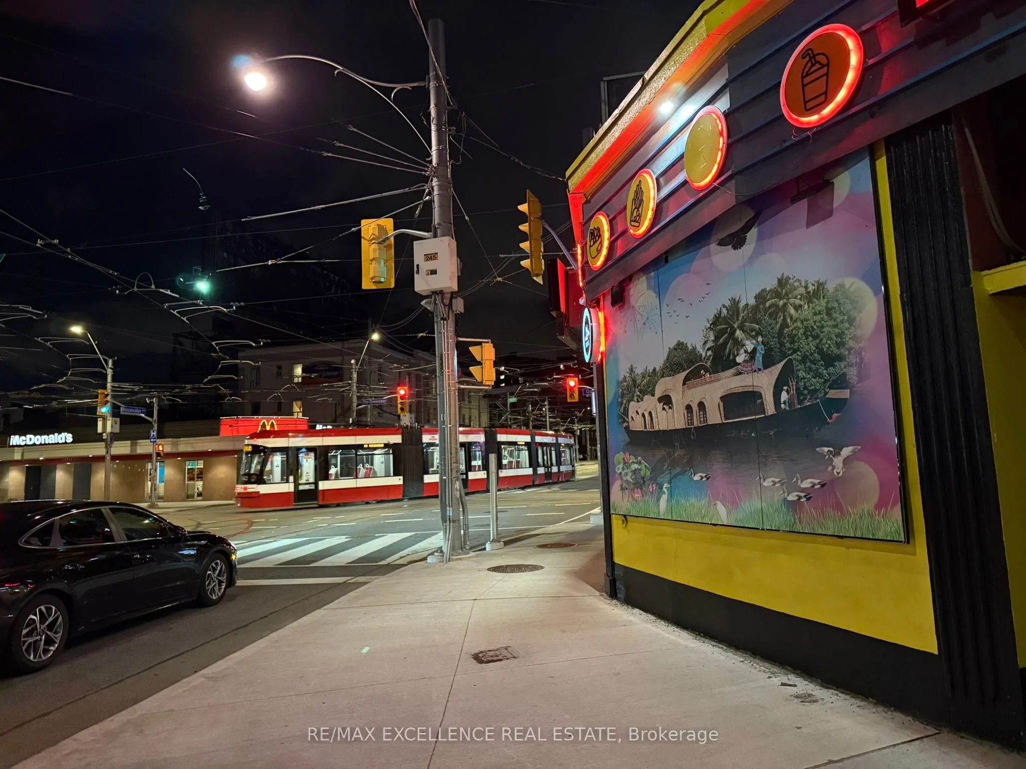 1647 Queen Street W