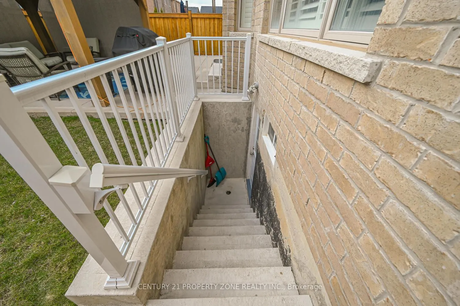 1544 Leger Way