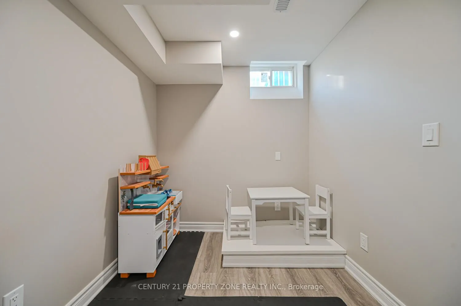 1544 Leger Way