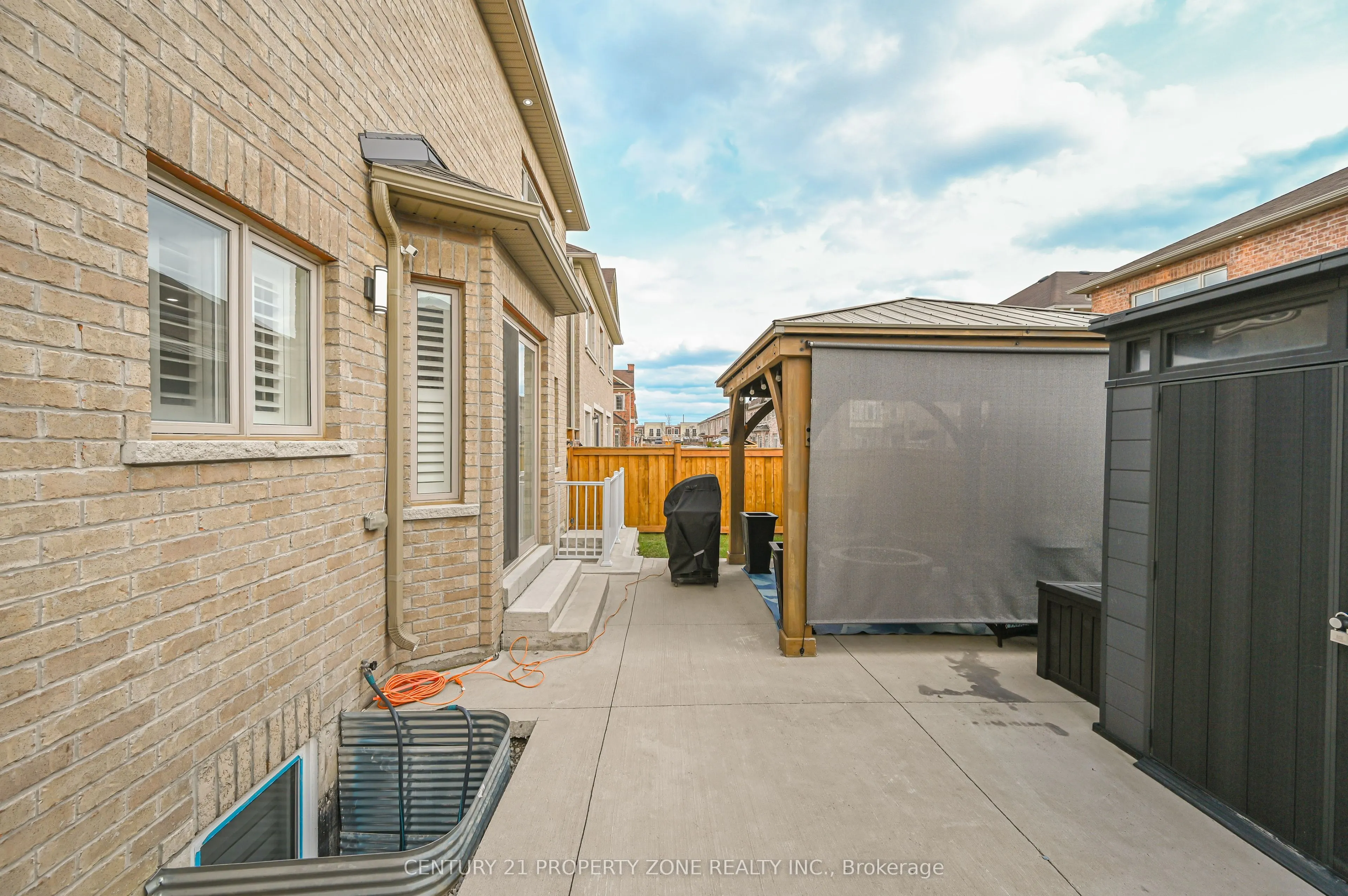 1544 Leger Way