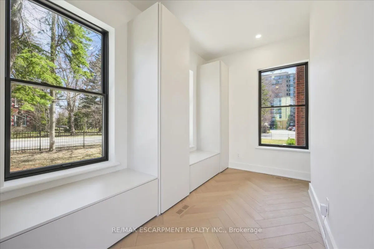 2187 Lakeshore Road