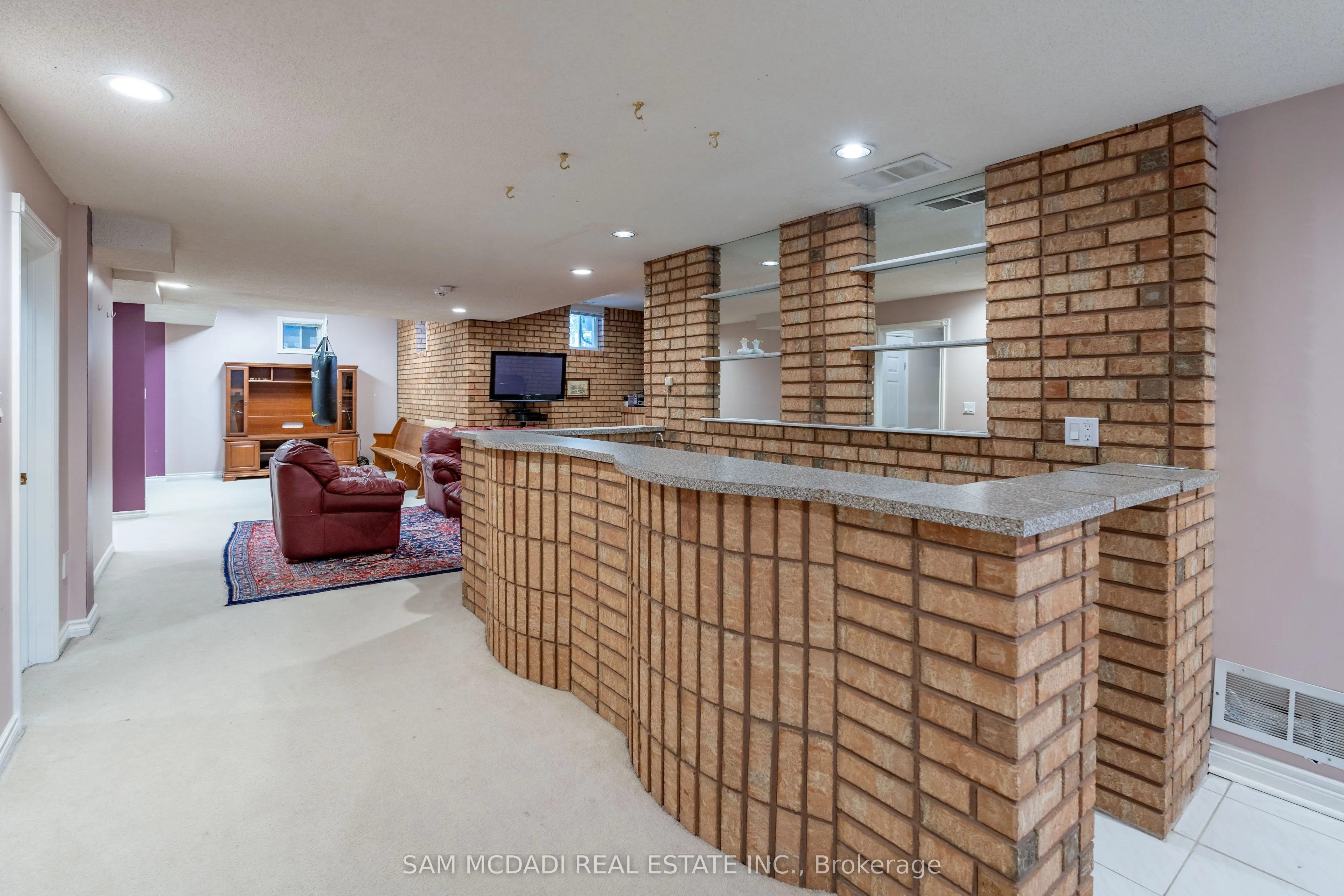 2339 Glengarry Road