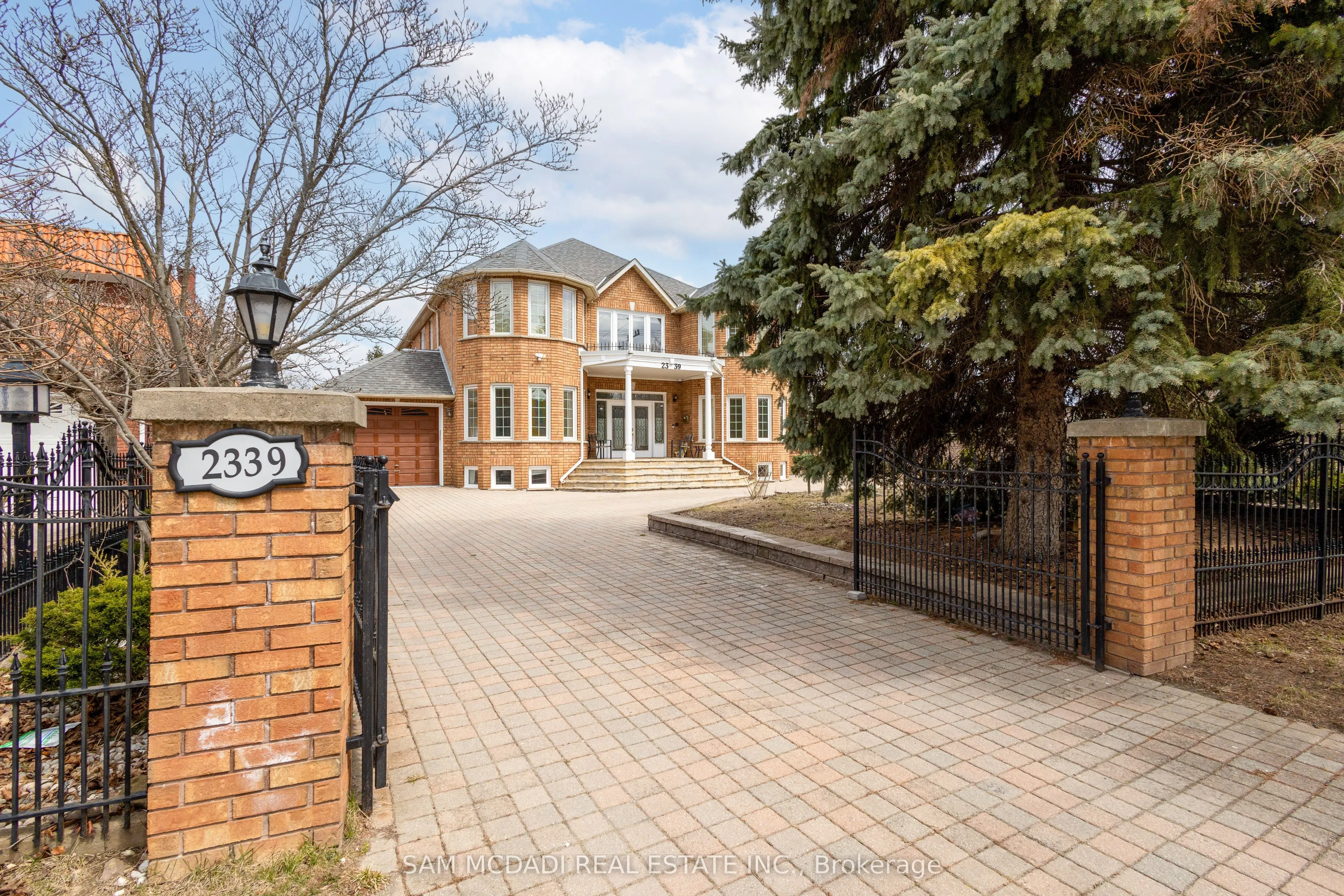 2339 Glengarry Road
