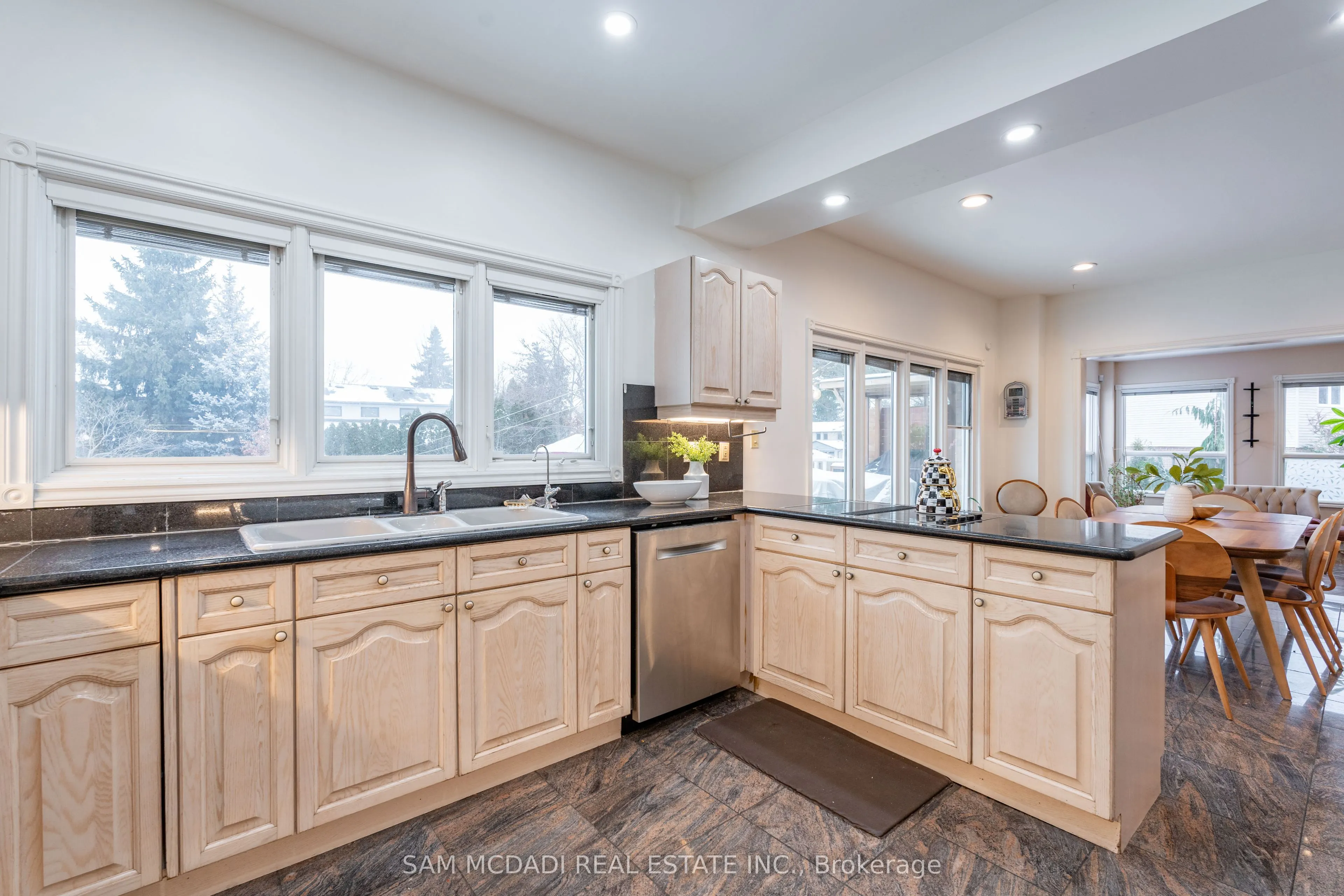 2339 Glengarry Road