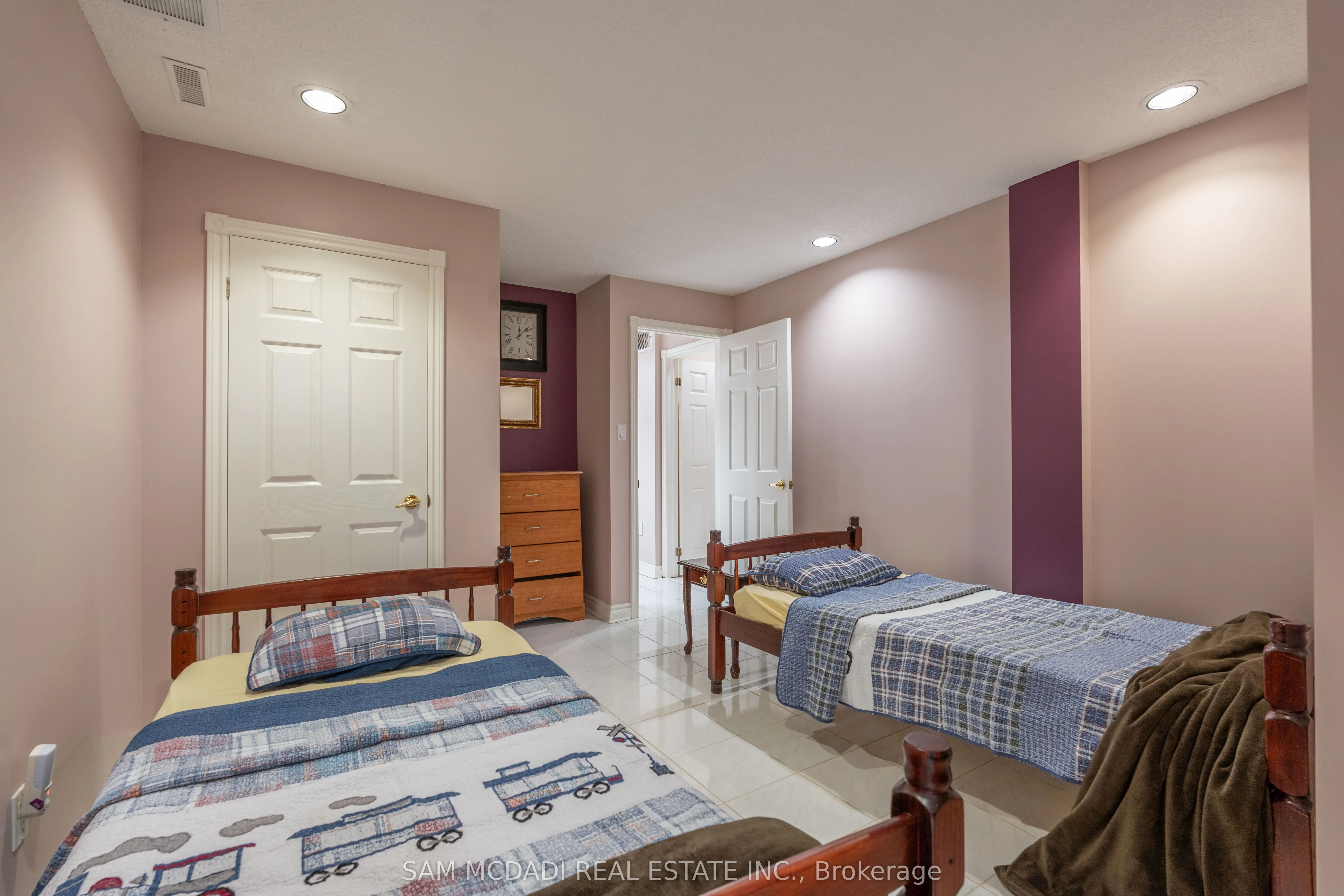 2339 Glengarry Road