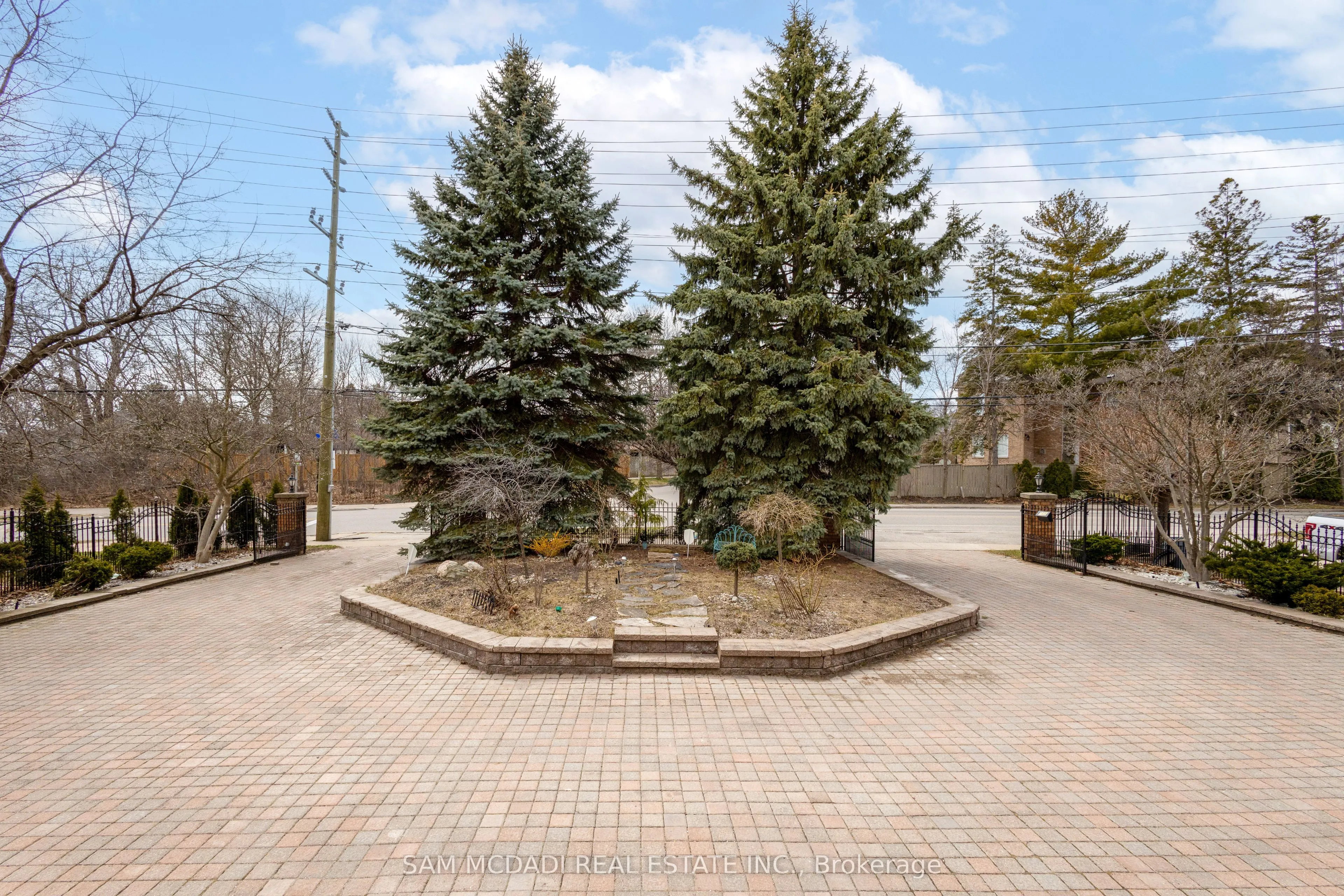 2339 Glengarry Road