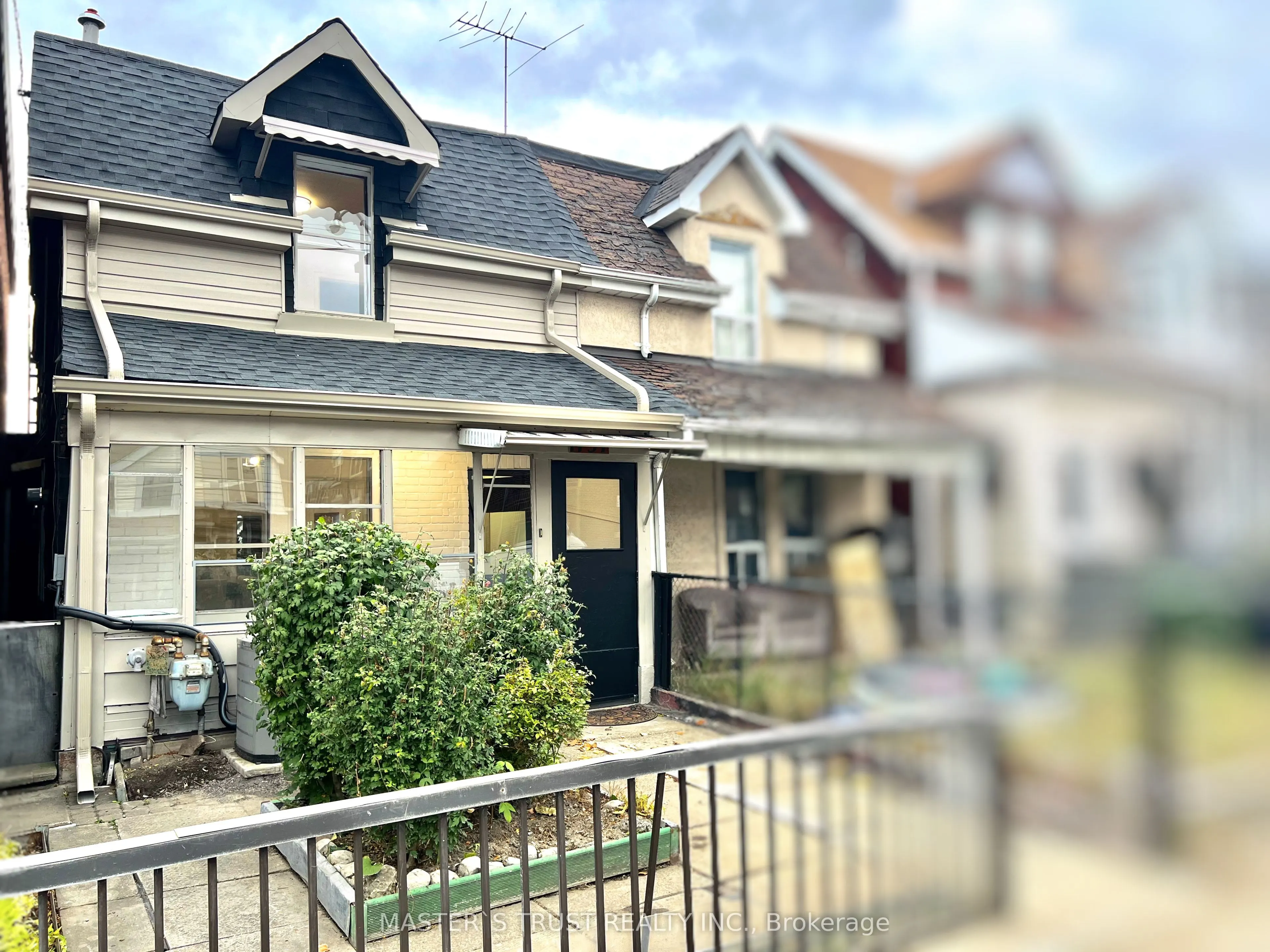 1454 Dufferin Street