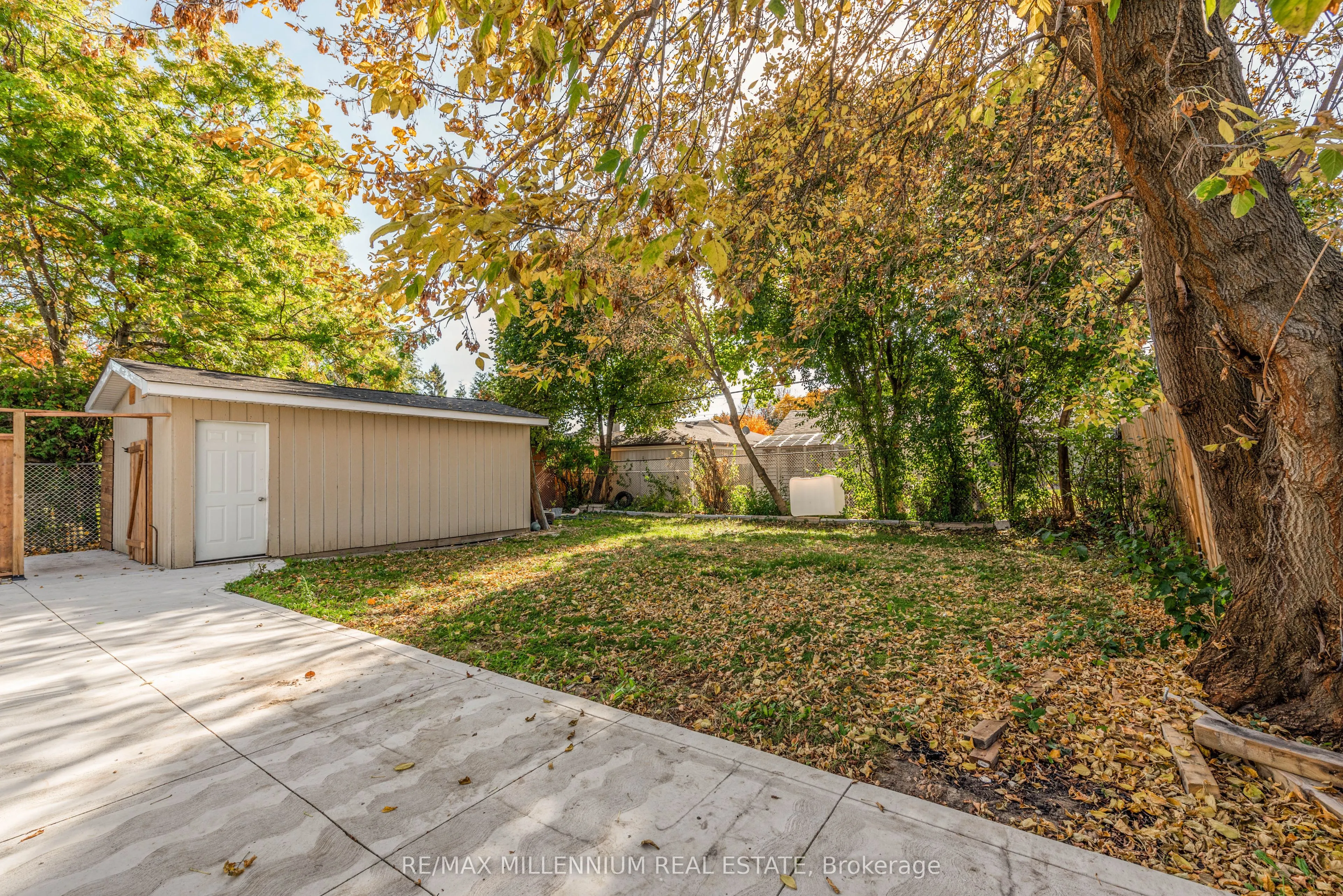 76 Raylawn Crescent