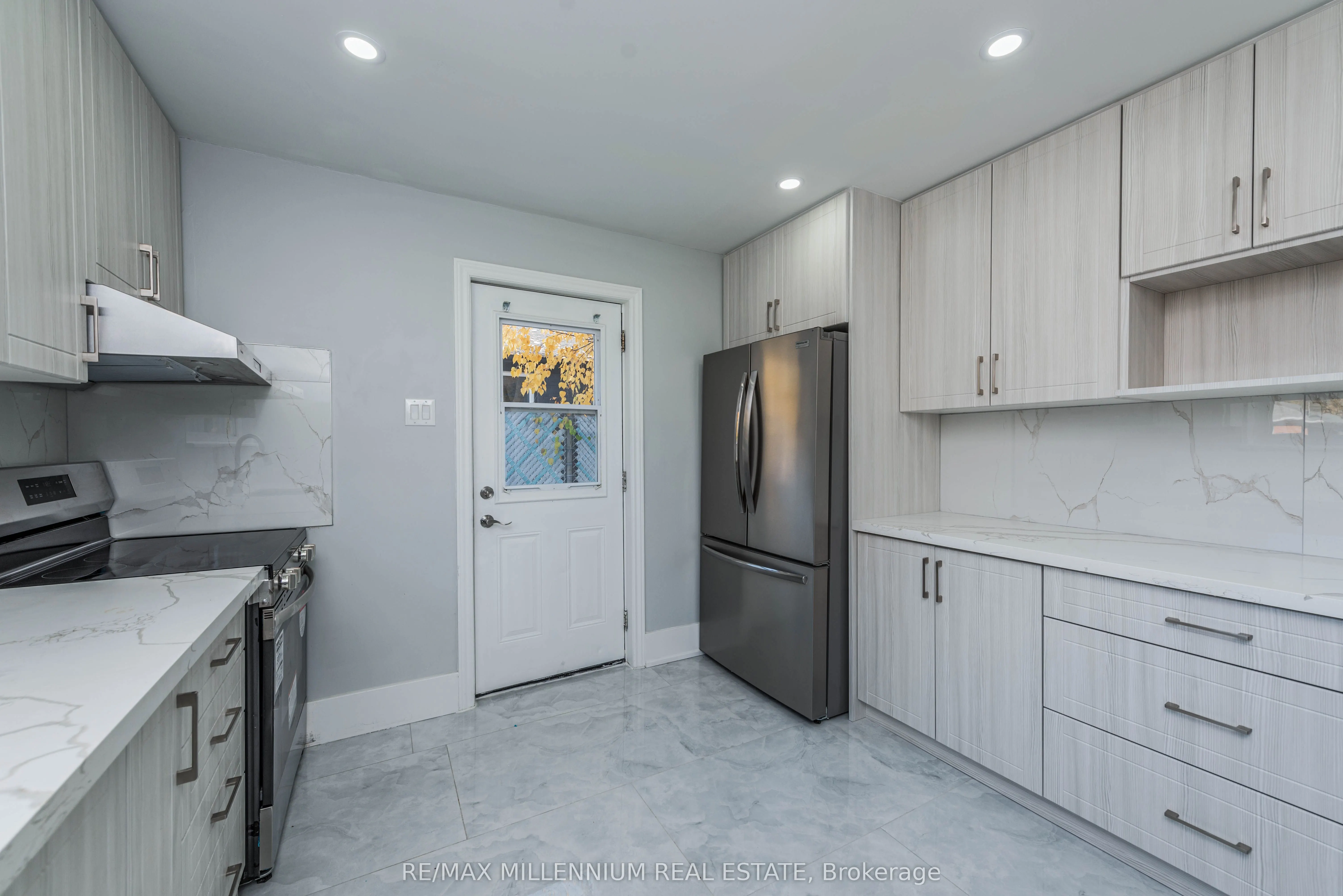 76 Raylawn Crescent