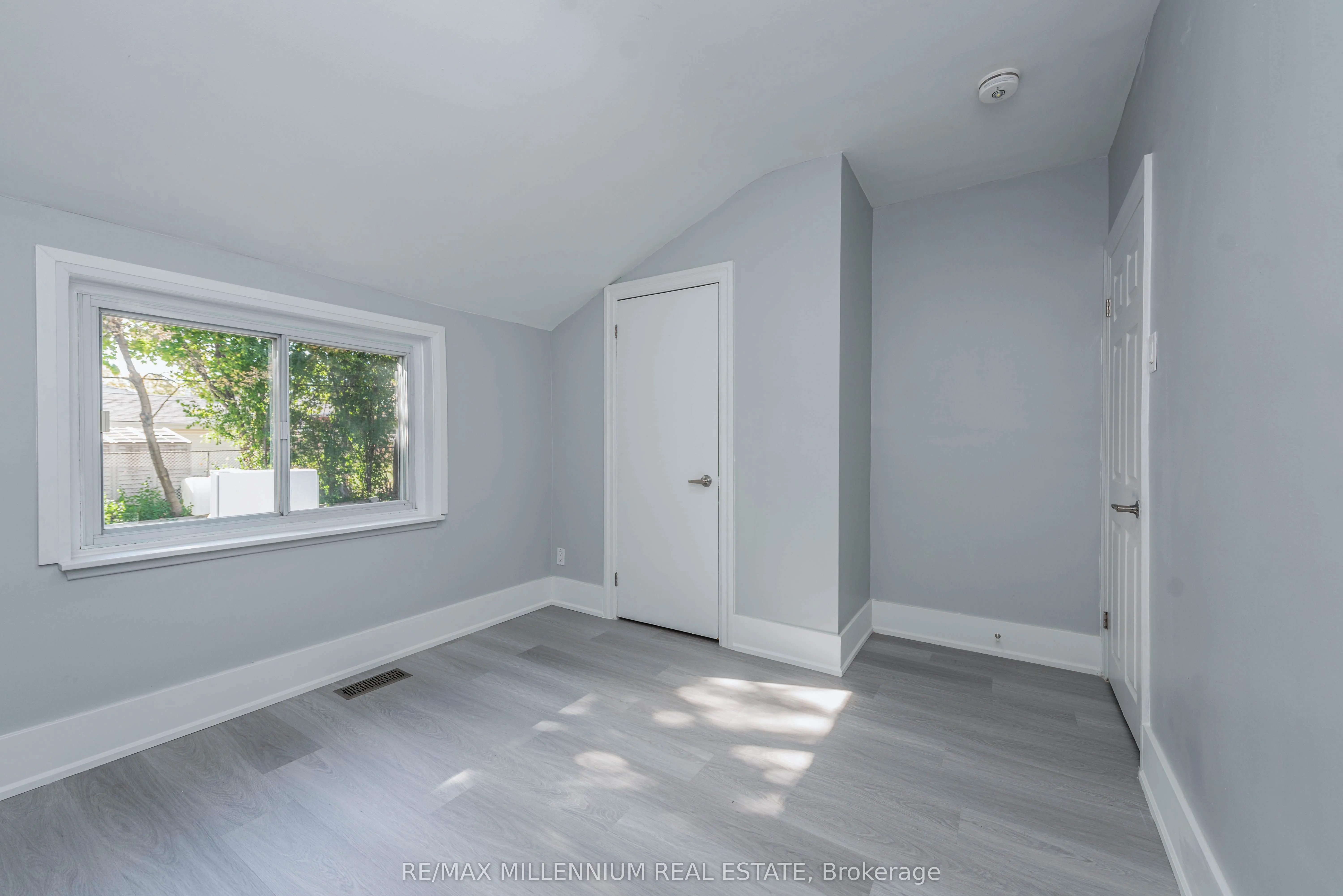 76 Raylawn Crescent