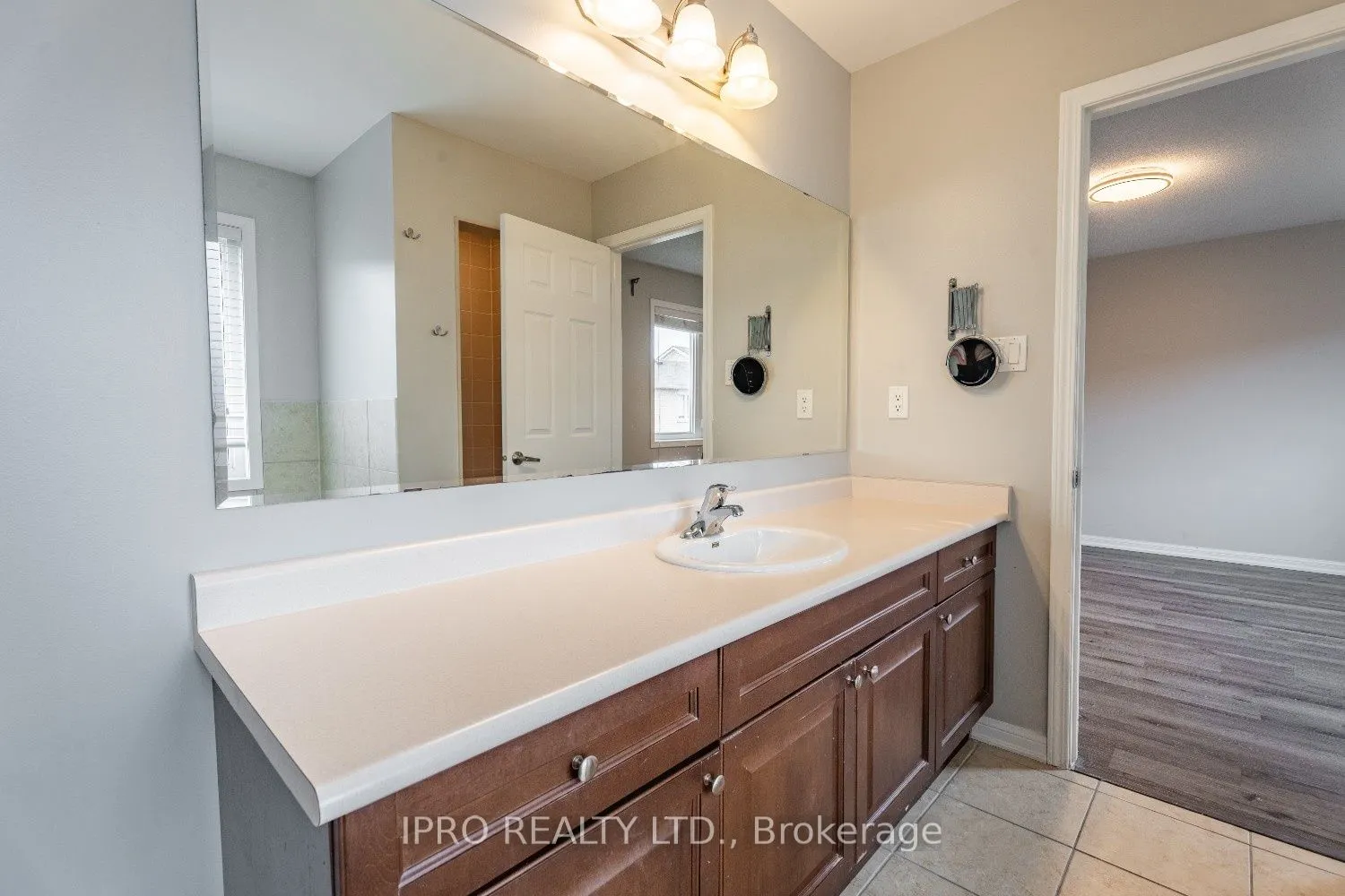 1136 Solomon Court