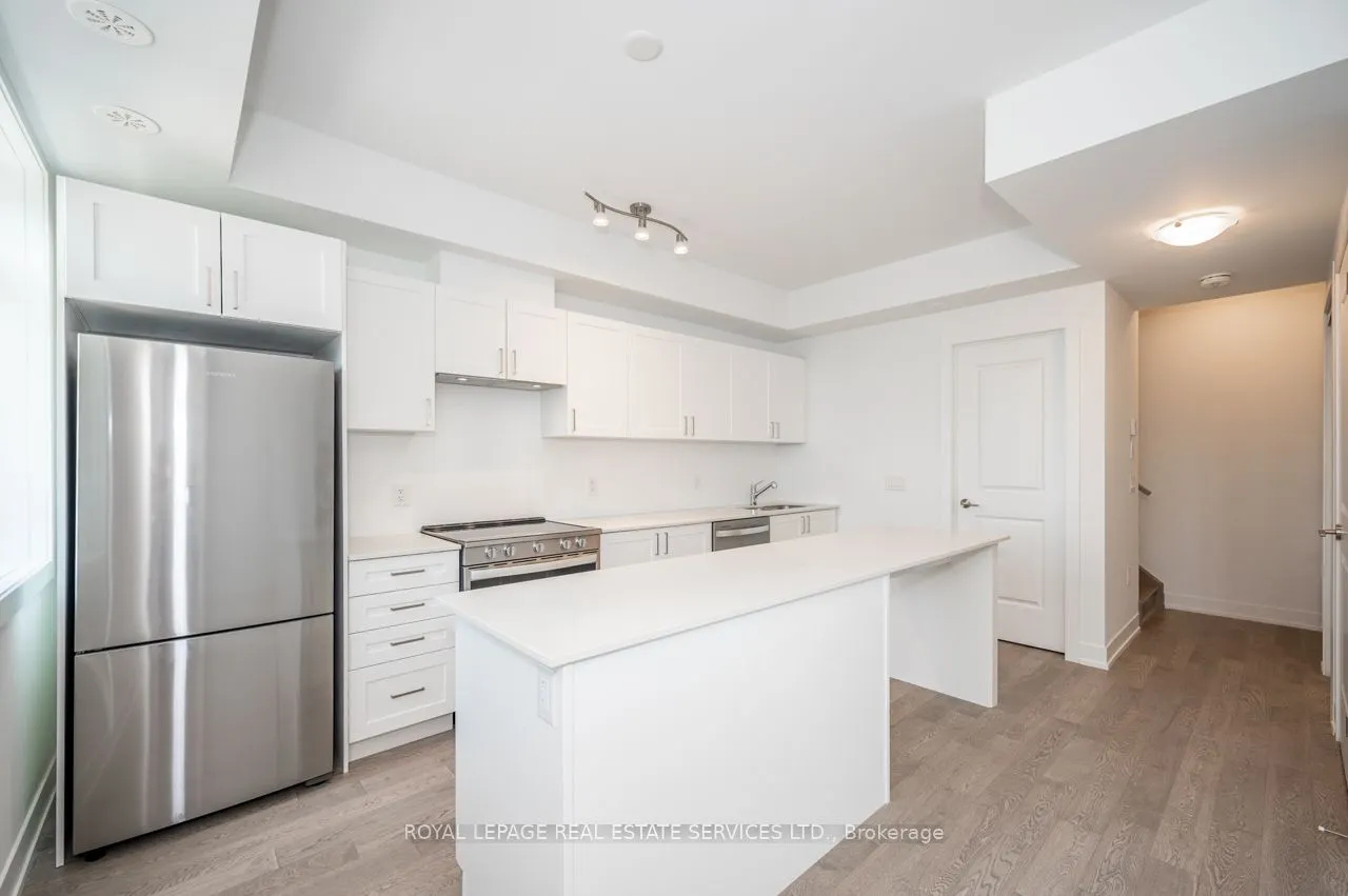 1075 Douglas McCurdy Common #251