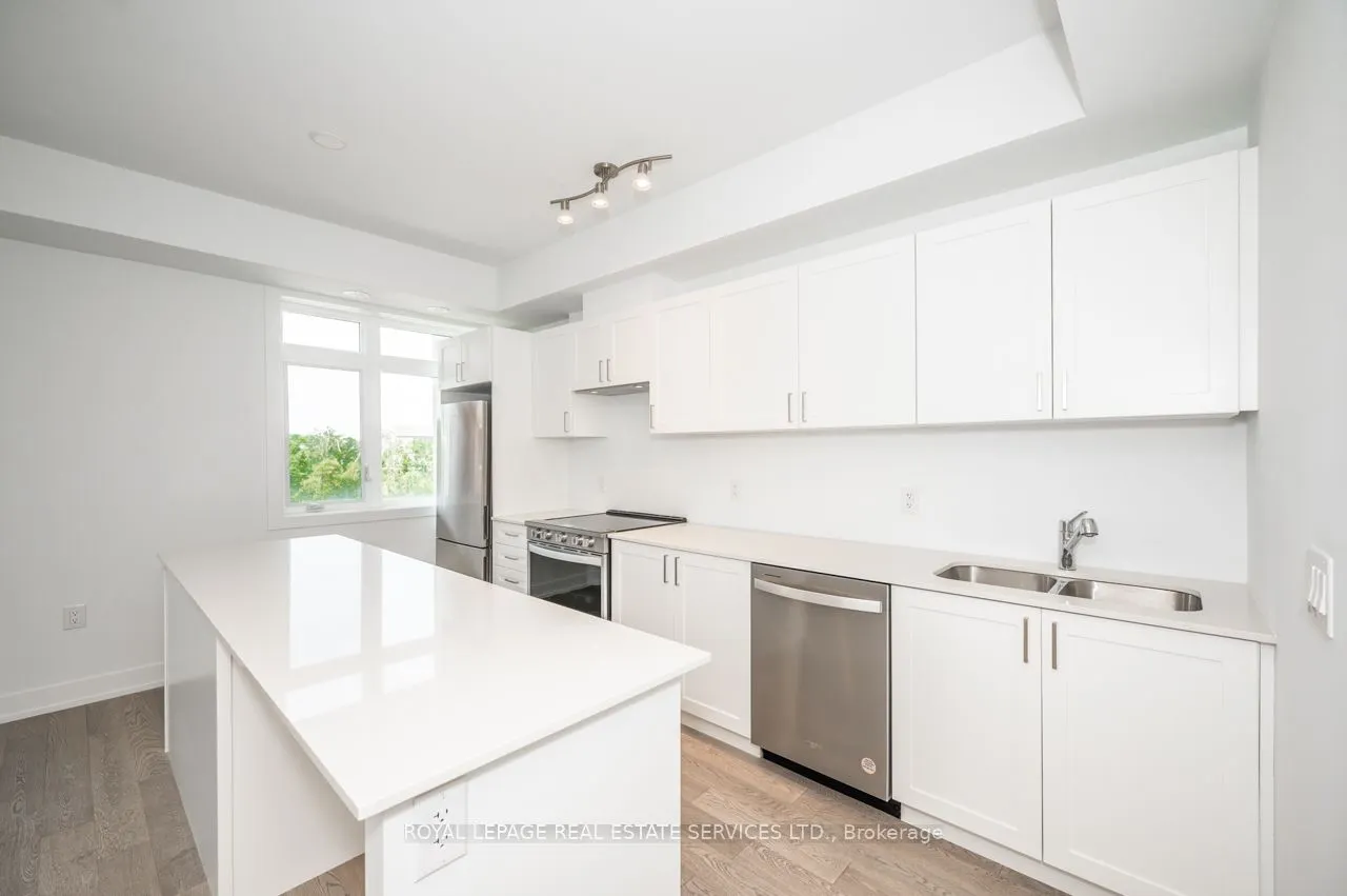 1075 Douglas McCurdy Common #251