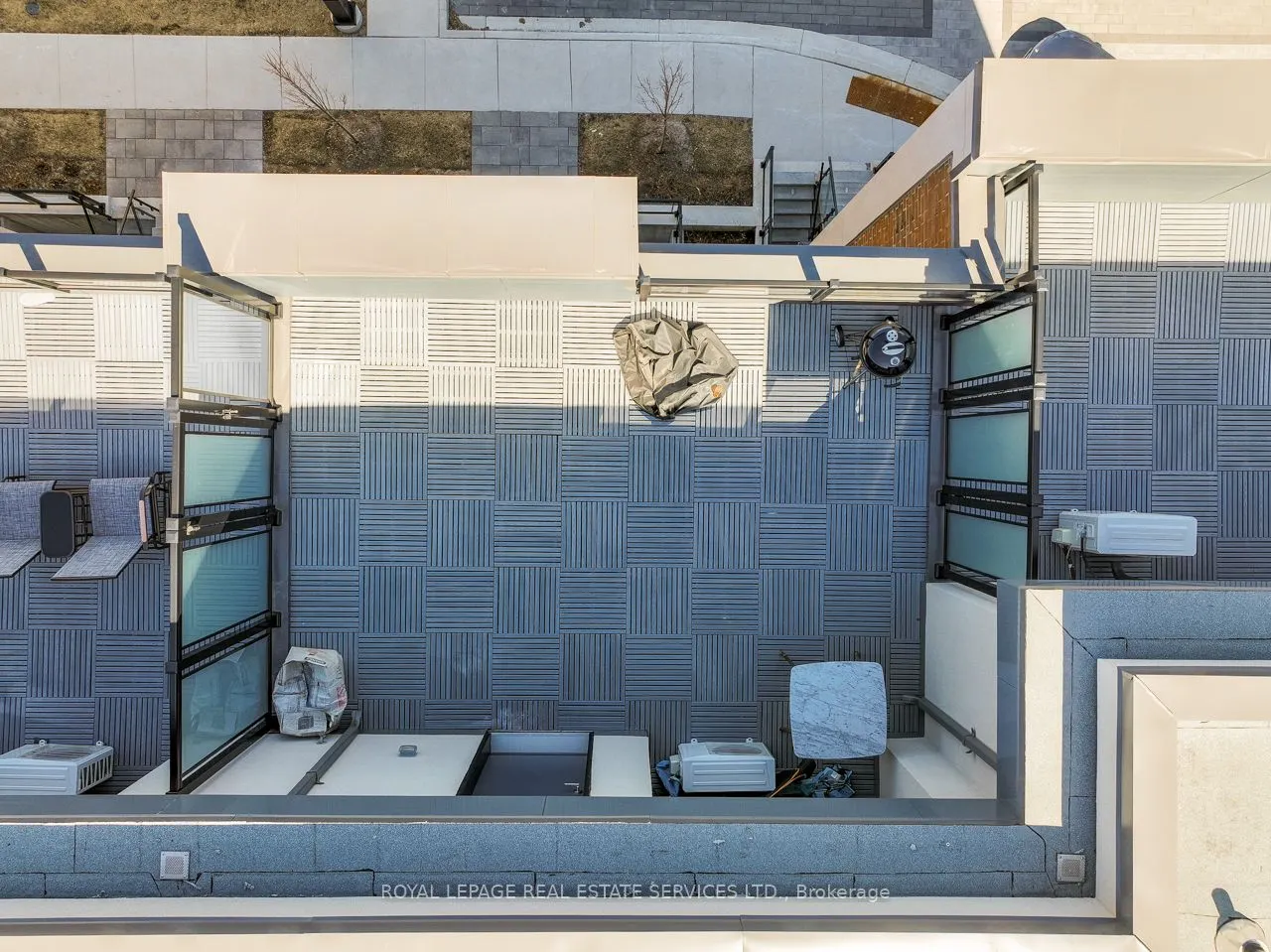 1075 Douglas McCurdy Common #251