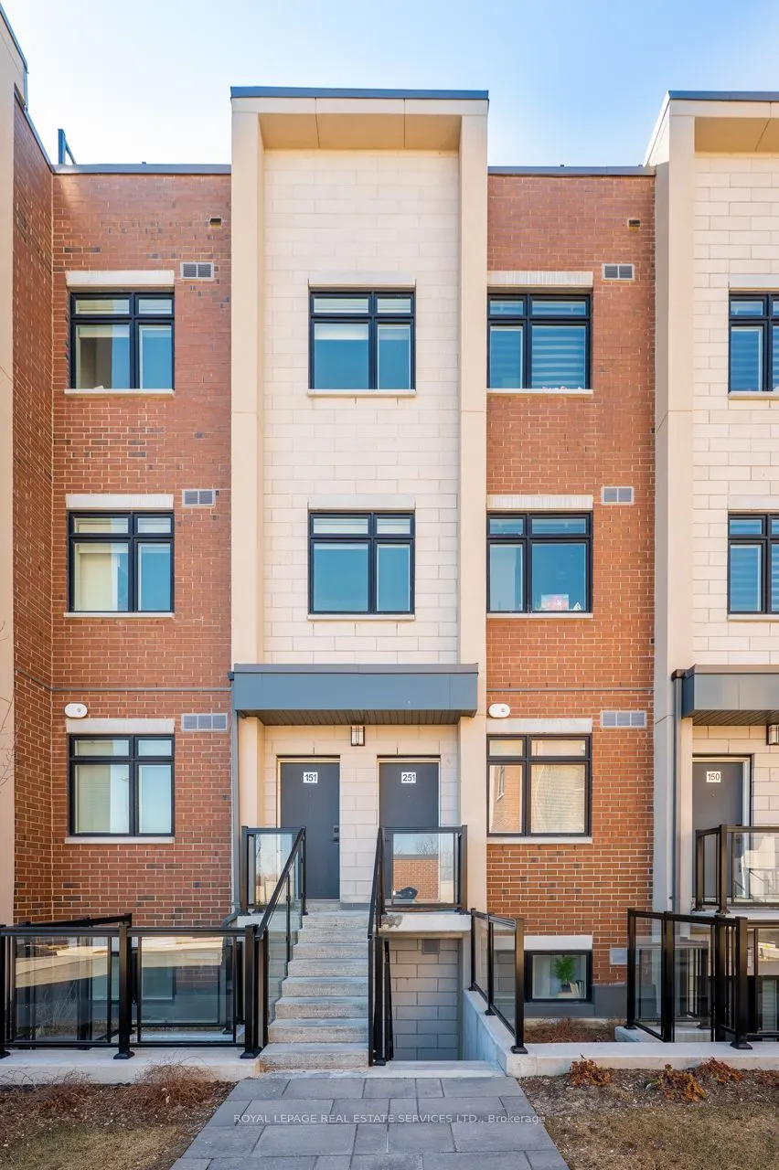 1075 Douglas McCurdy Common #251