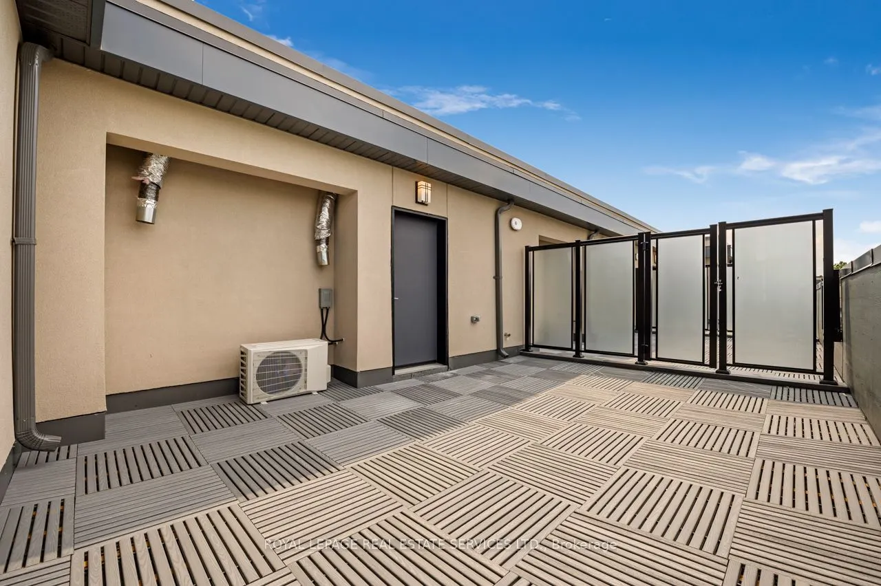 1075 Douglas McCurdy Common #251