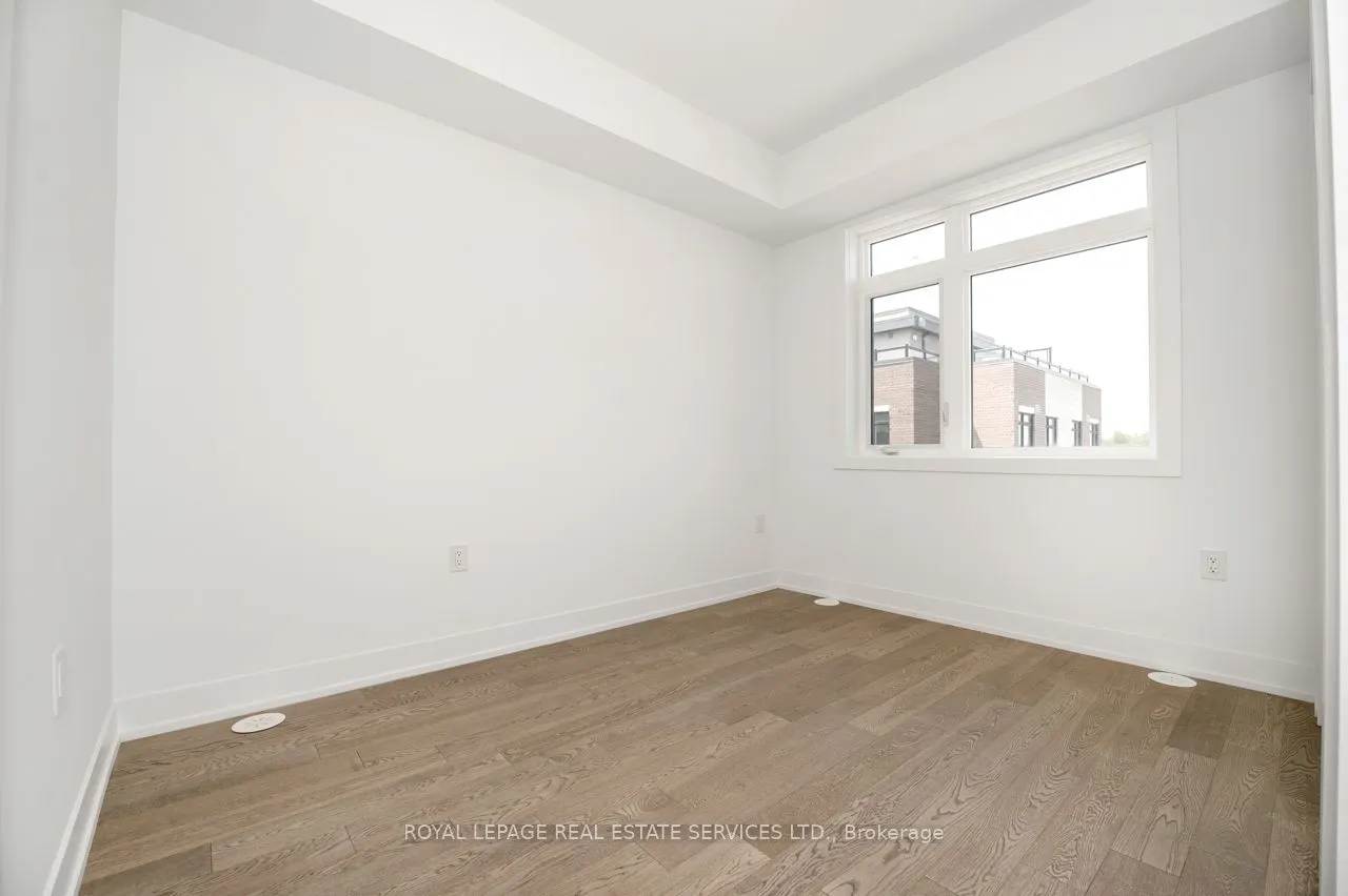 1075 Douglas McCurdy Common #251