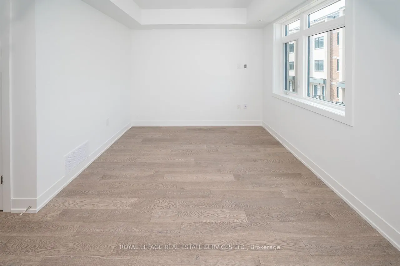 1075 Douglas McCurdy Common #251