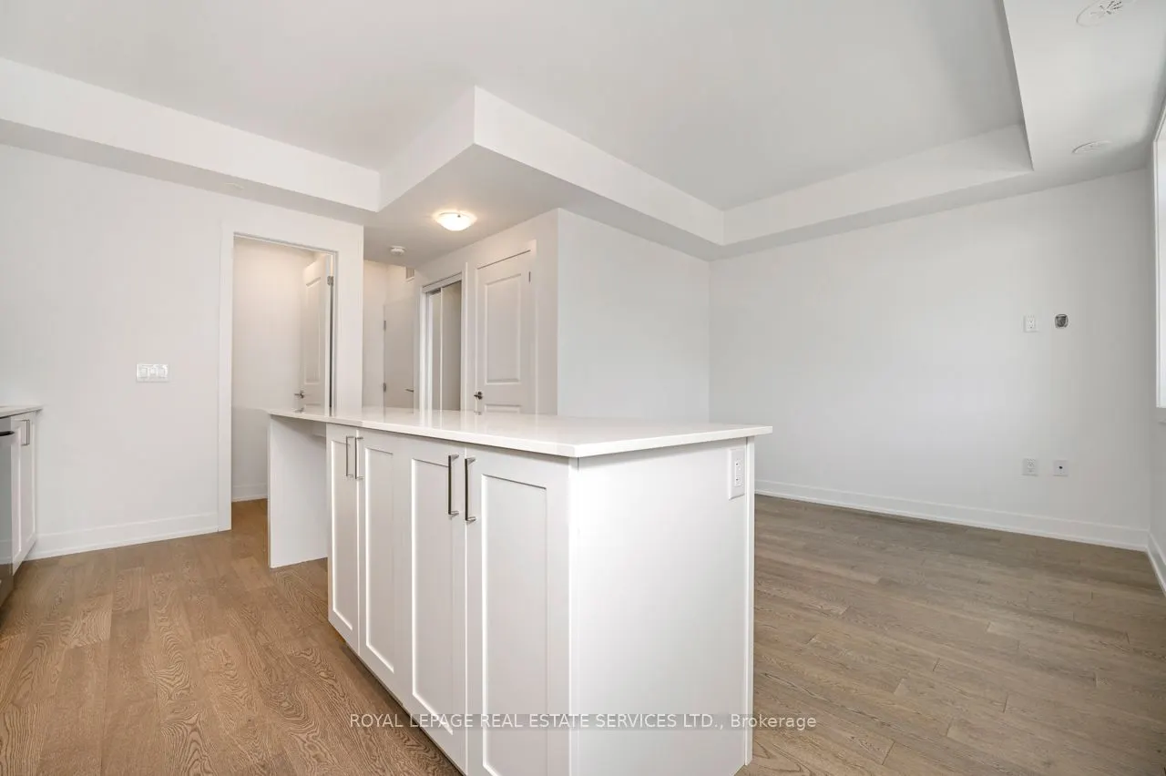 1075 Douglas McCurdy Common #251