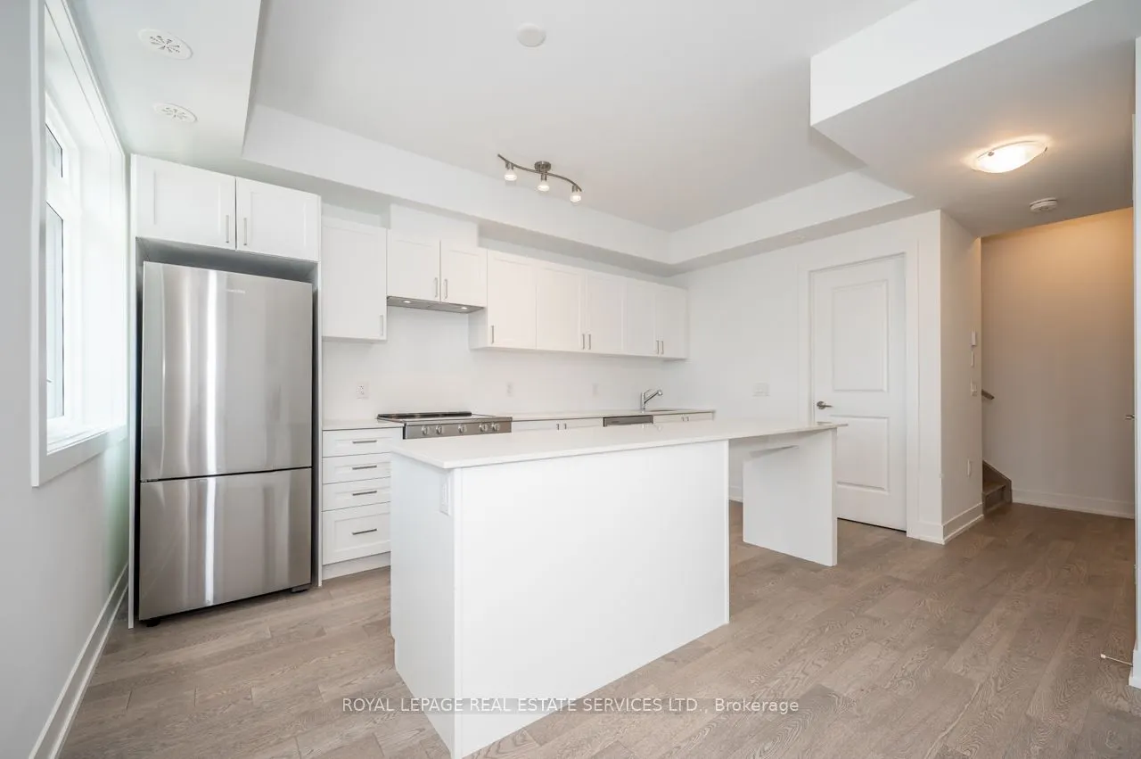 1075 Douglas McCurdy Common #251