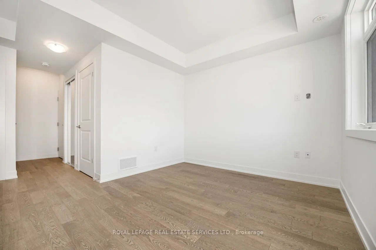 1075 Douglas McCurdy Common #251