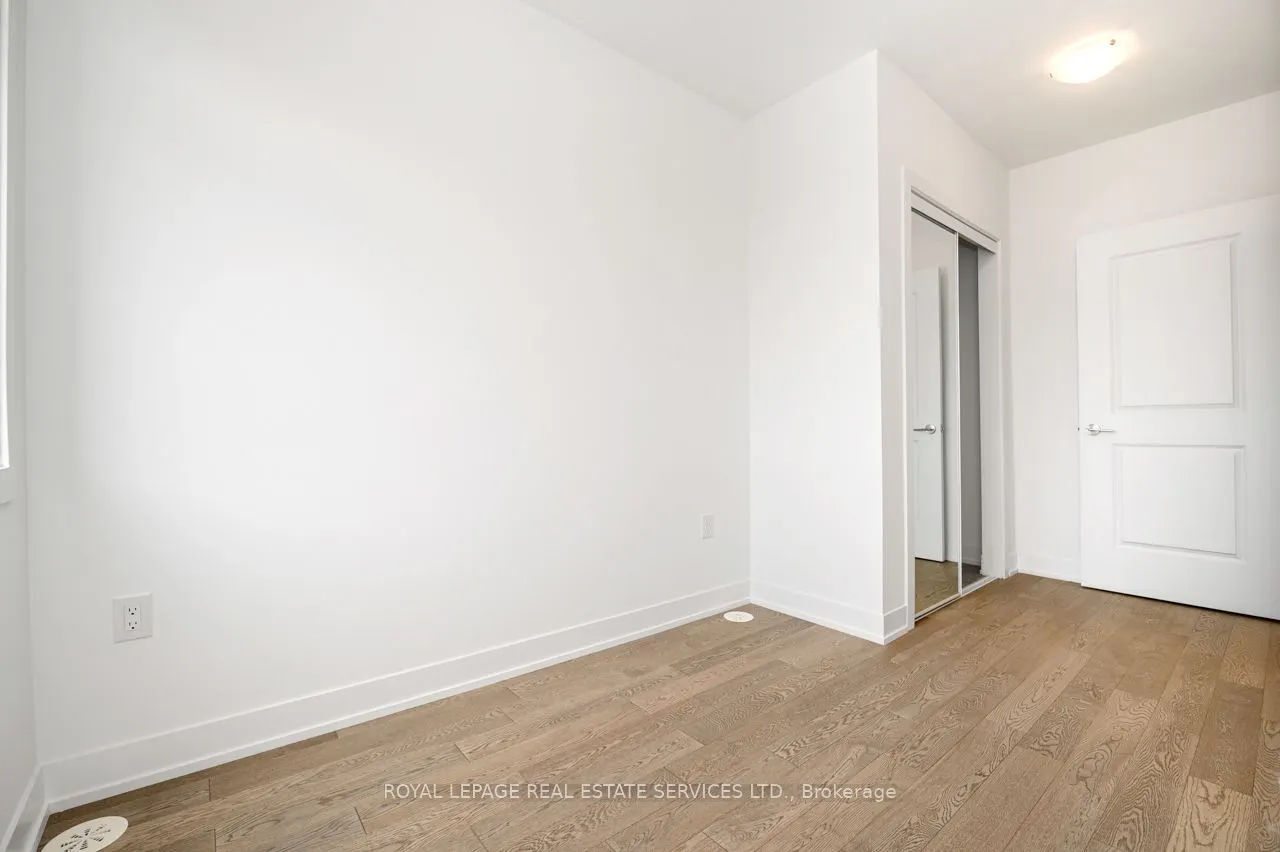 1075 Douglas McCurdy Common #251